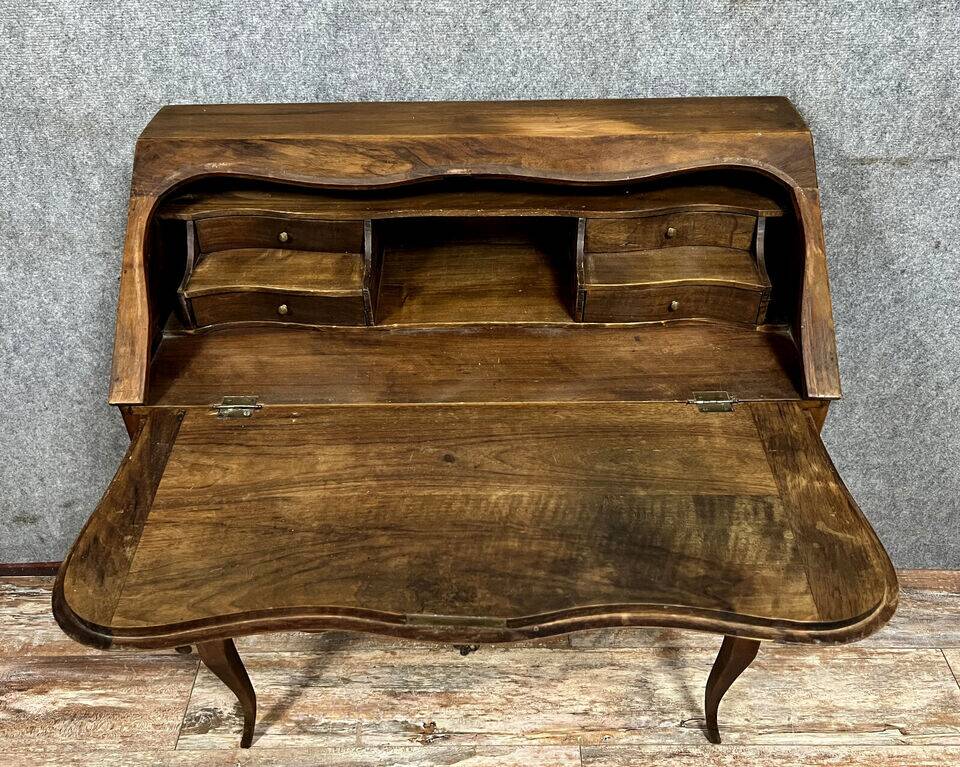 Louis XV style chest of drawers in solid walnut circa 1920-1940