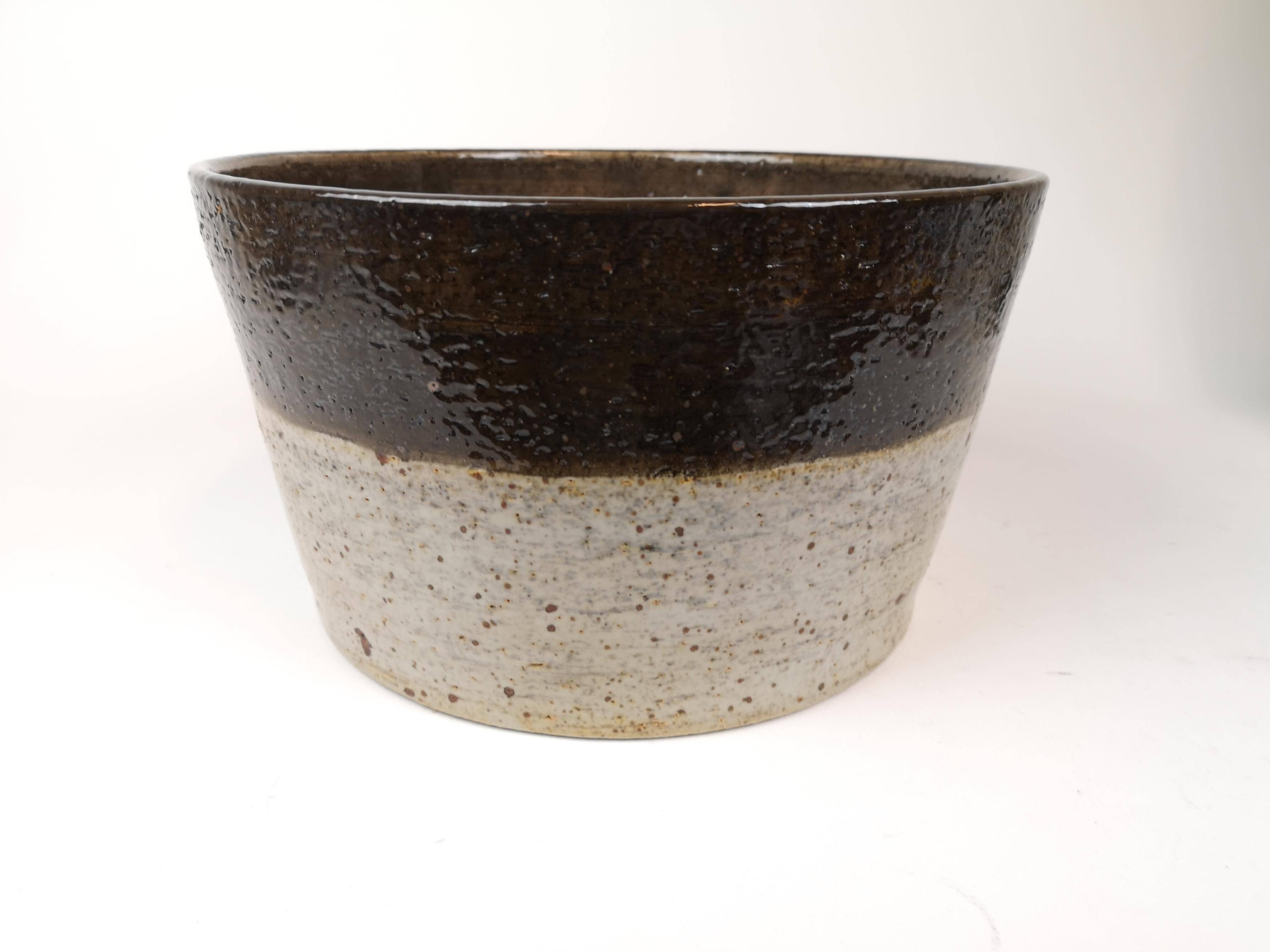 Exceptional large ceramic bowl Rörstrand Sylvia Leuchovius, 1970s.