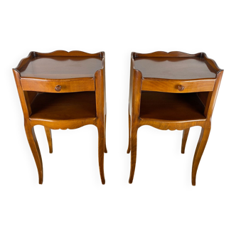 Paire de tables de chevet en merisier avec 1 tiroir style Louis XV