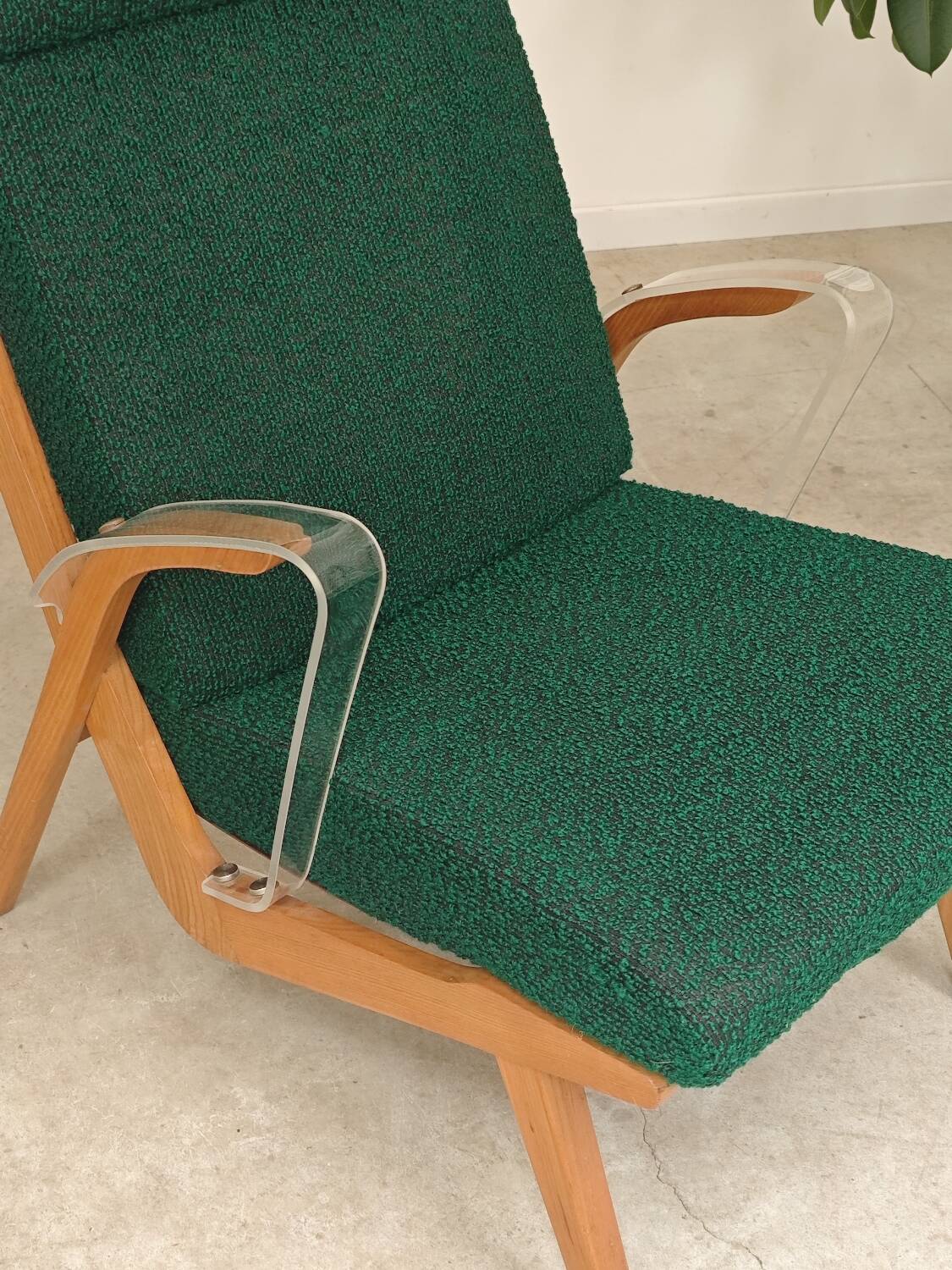 Paire de fauteuils ULUV bois et tissu vert bouclette
