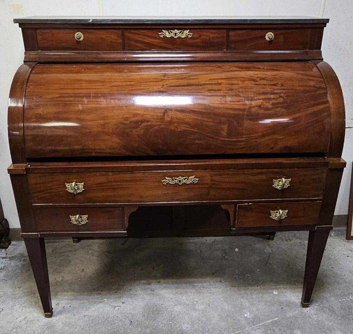 Important cylinder desk secretary in Louis XVI style made of mahogany with a system.
