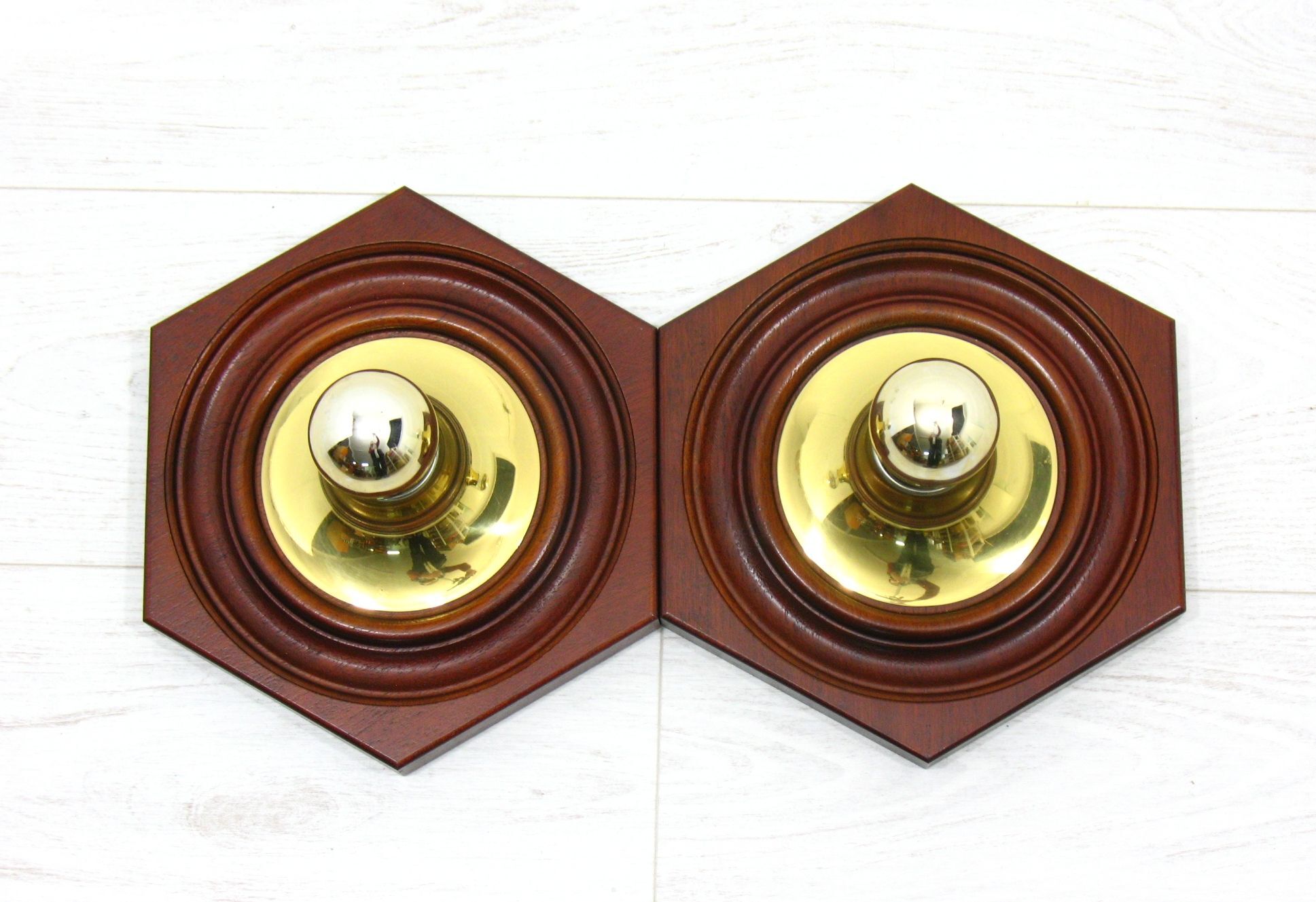 2 appliques hexagonales en bois et laiton, 1970 / 80