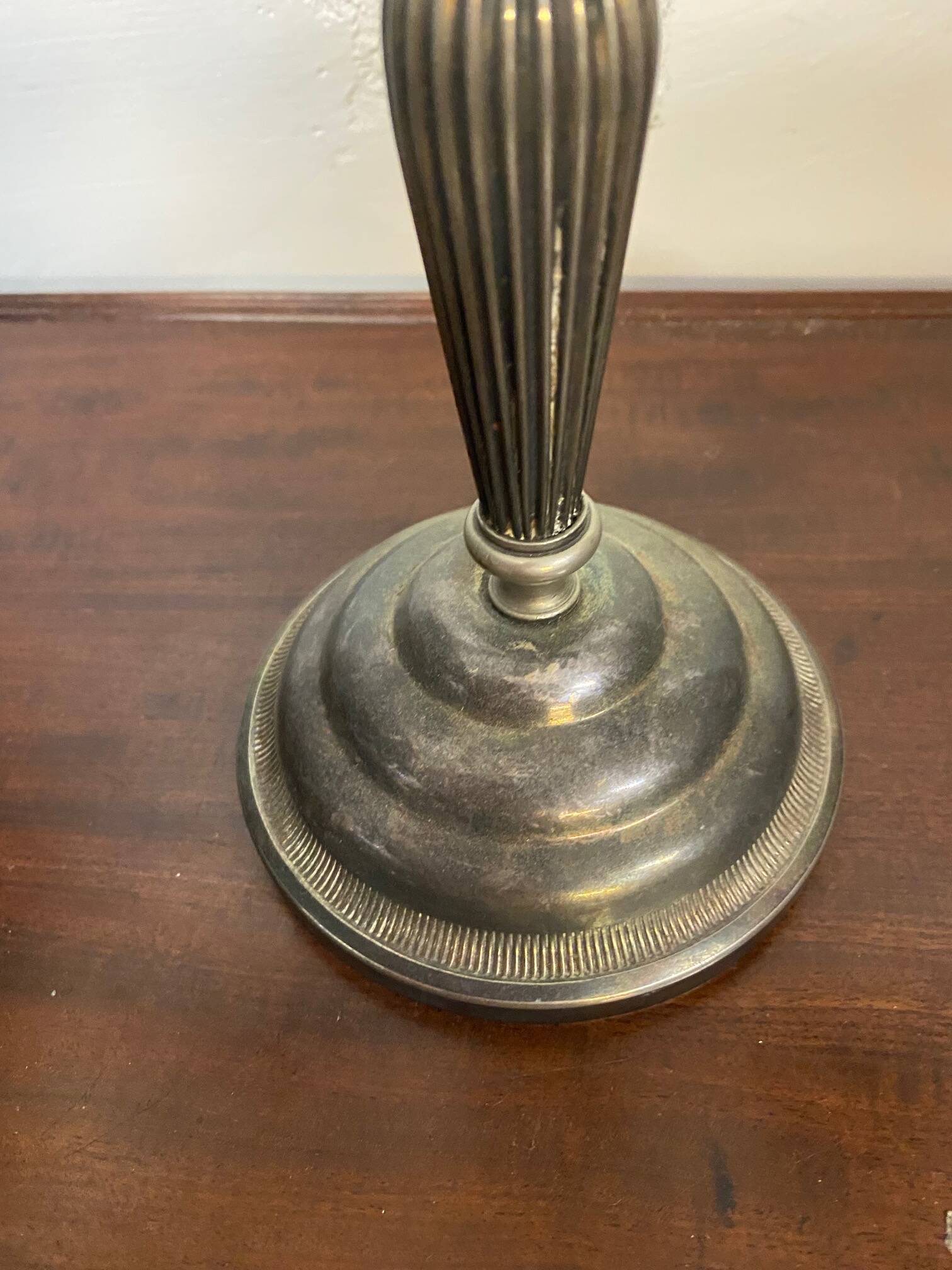 Paire de bougeoirs style art deco en metal argente