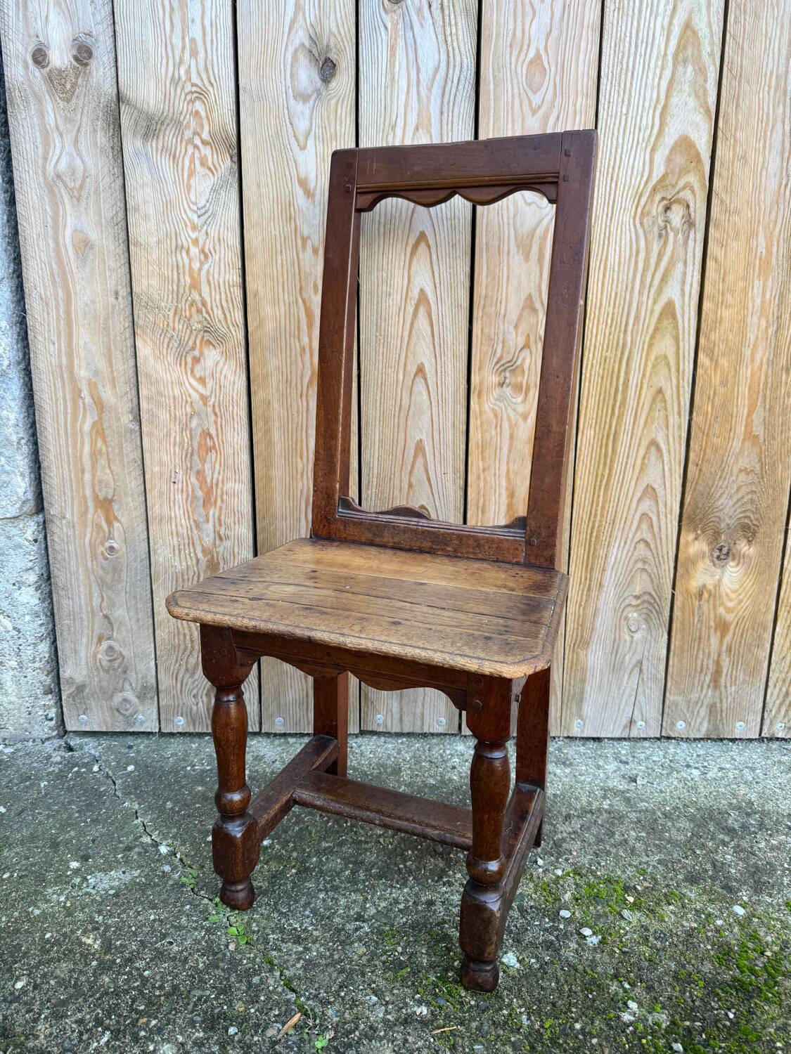 Authentique chaise en bois Lorraine