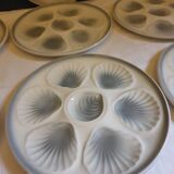 Suite of 12 oyster plates