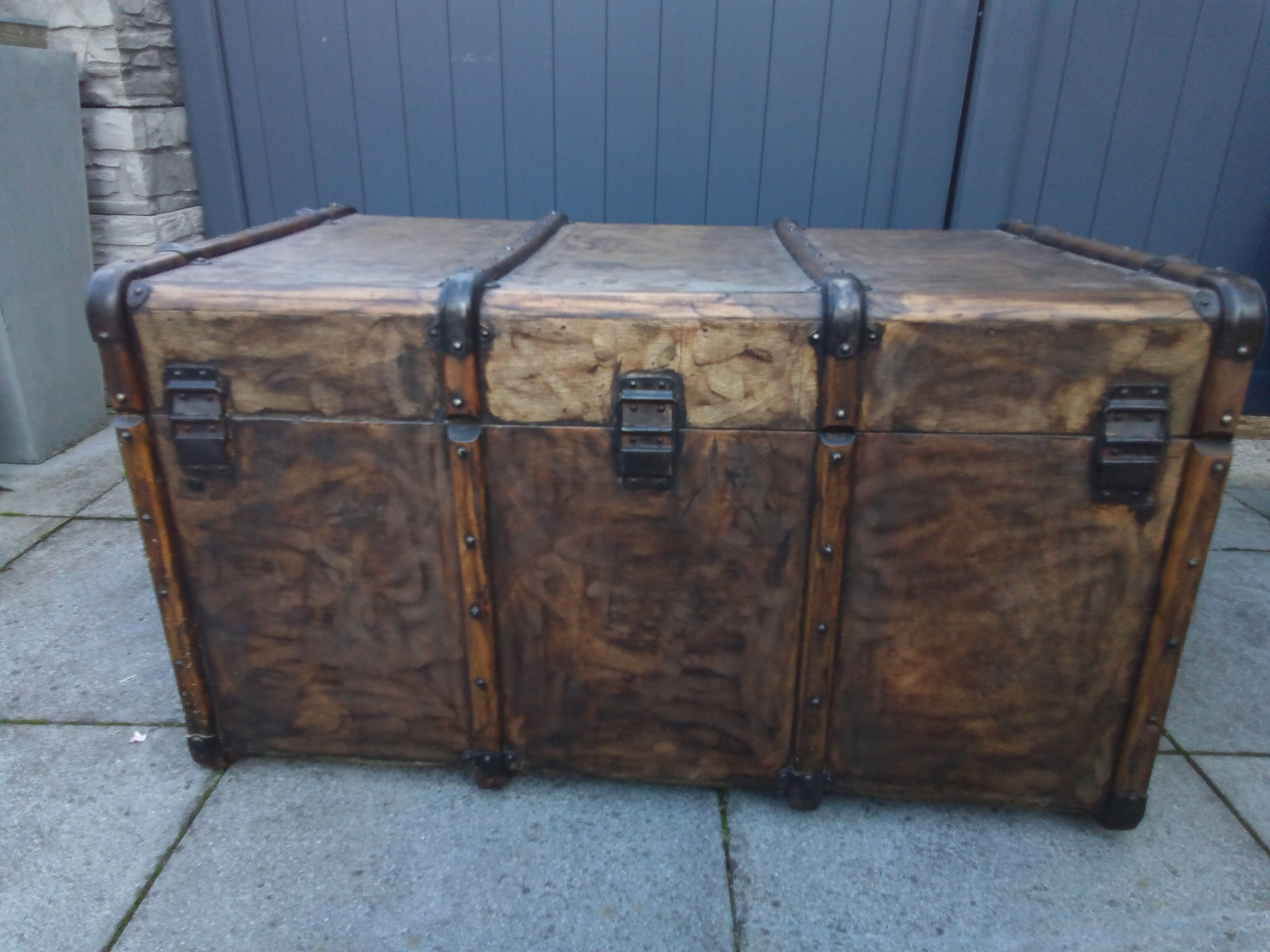 Splendid trunk late 19th century completely renovated