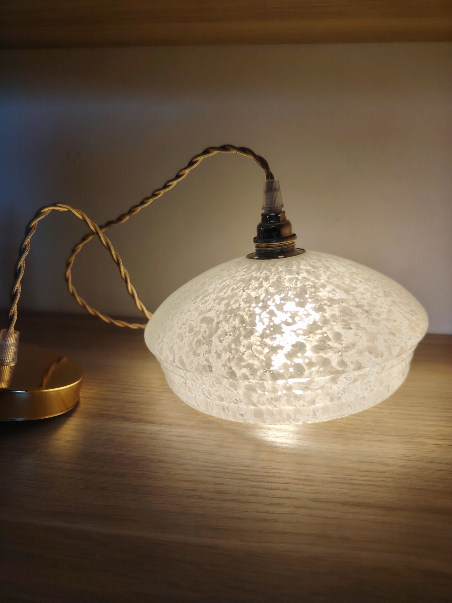 White Clichy glass suspension