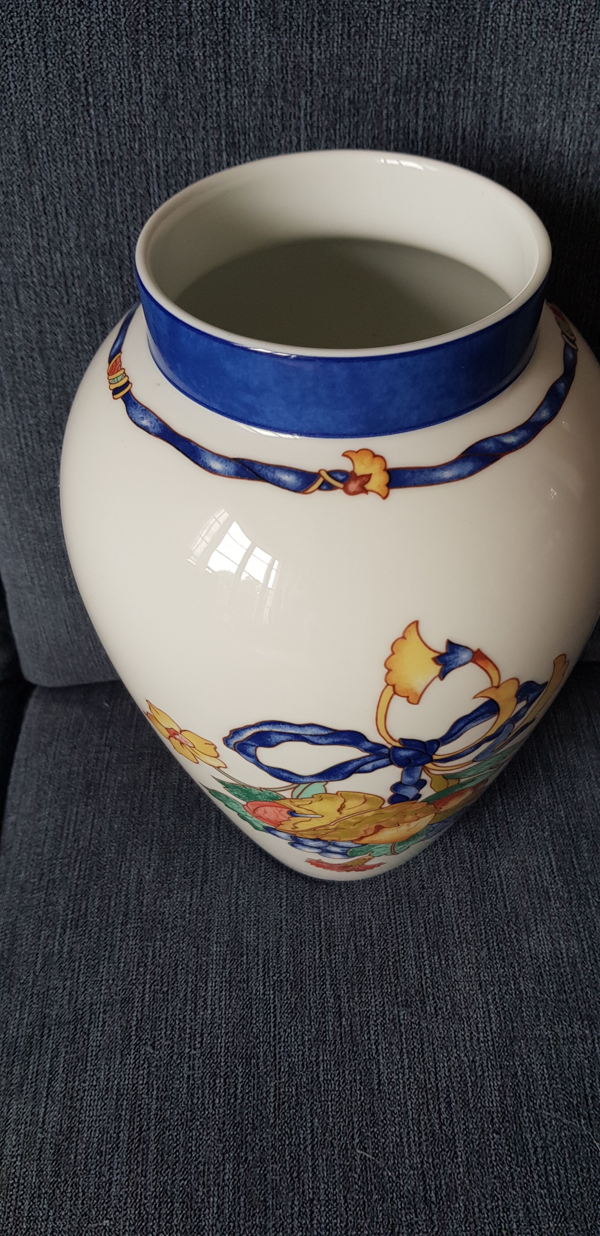 Vase BERNARDAUD porcelain of Limoges collection Borghese
