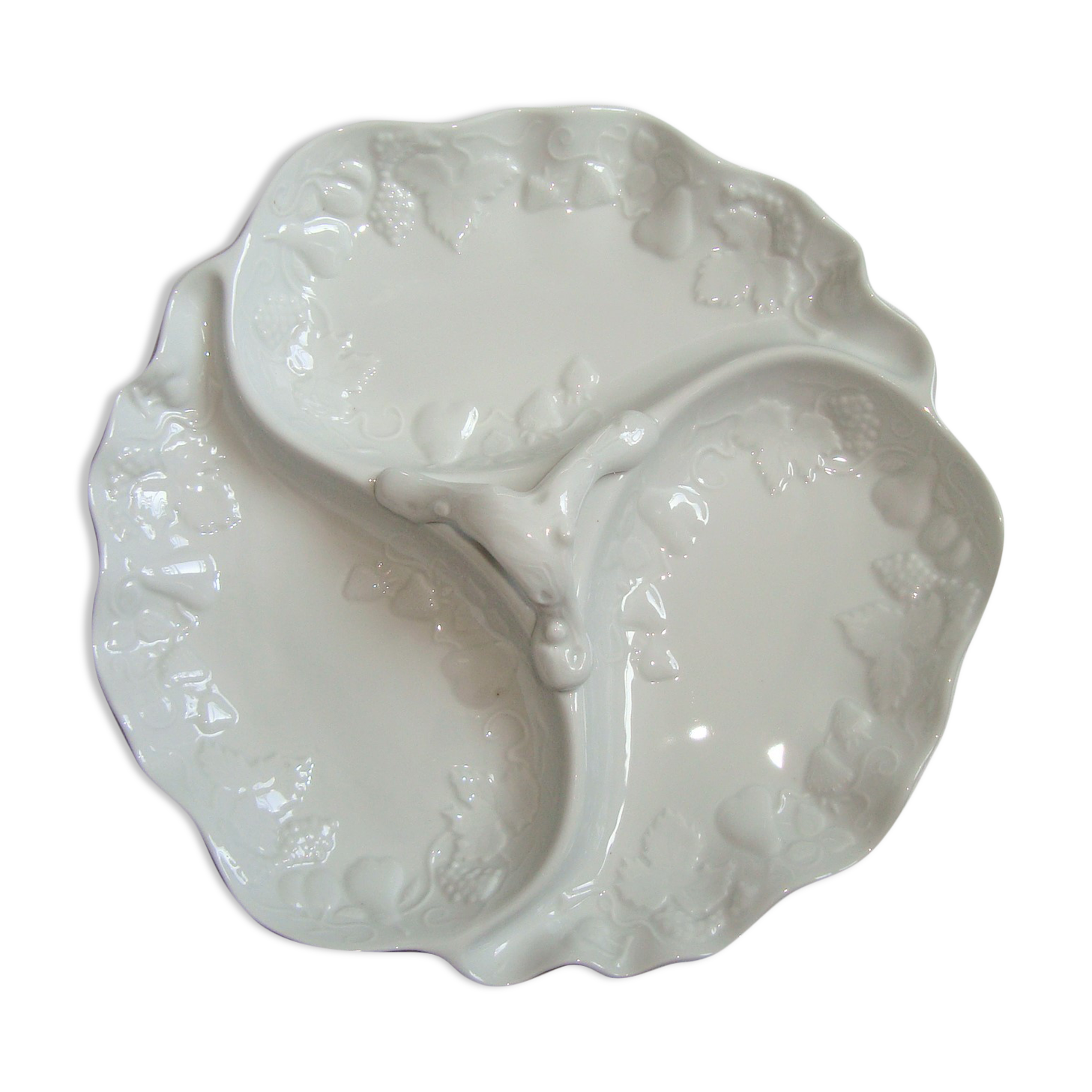 Flat compartmentalized philippe deshoulières porcelain white patterns in relief
