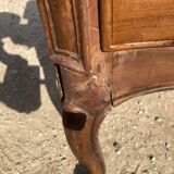 Commode sauteuse en noyer