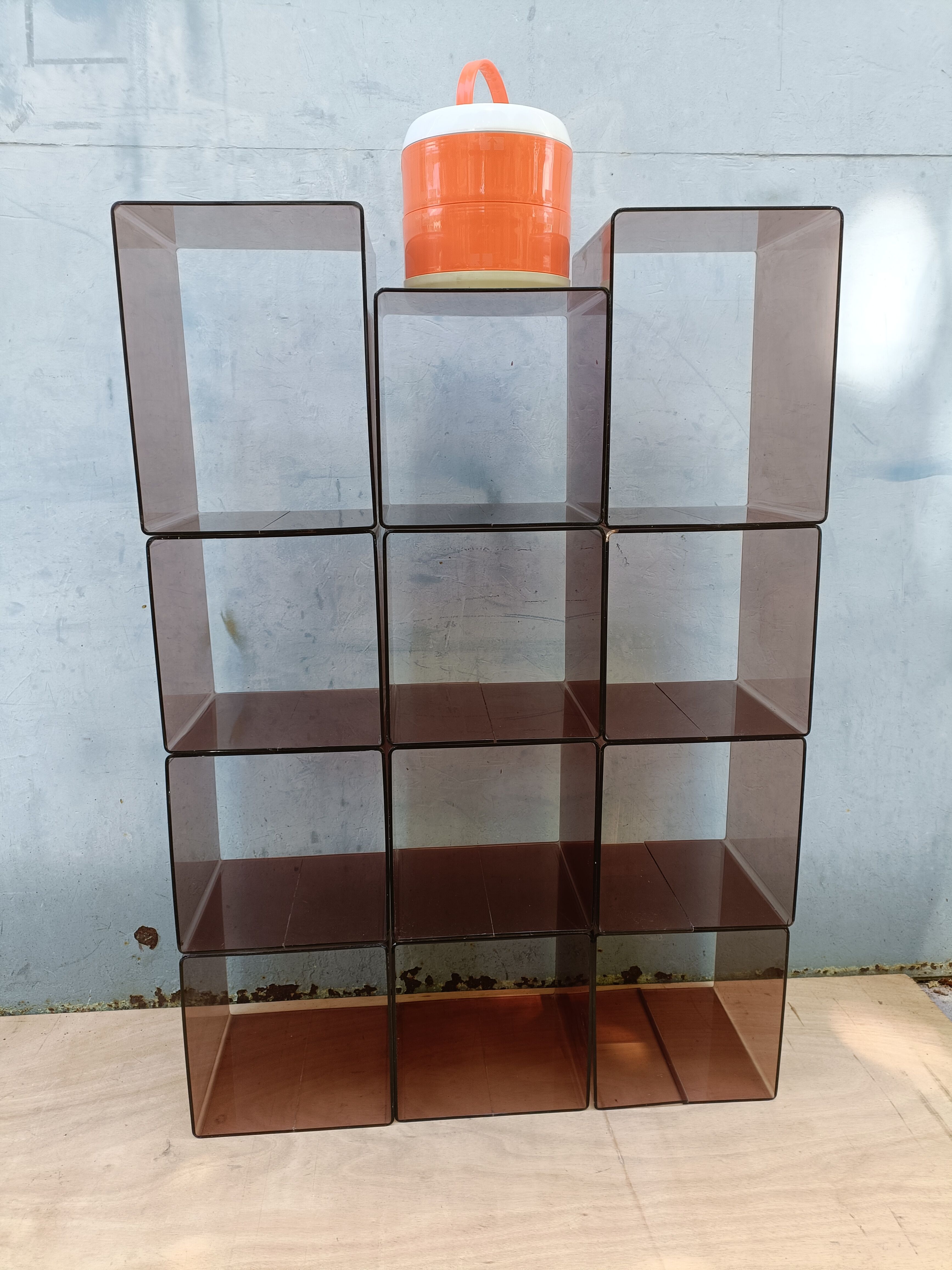 Cube shelves in smoked plexi year 70