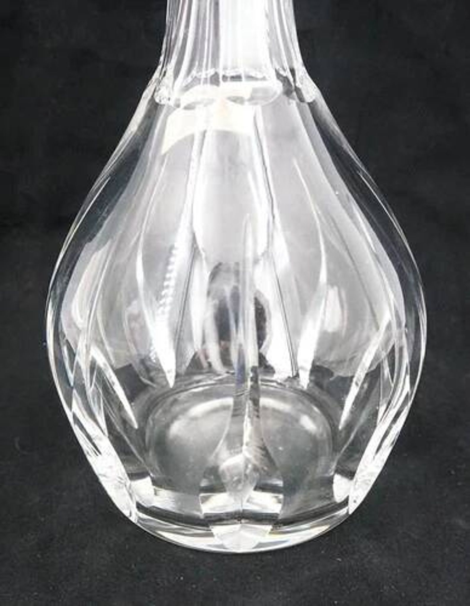 Crystal carafe Saint Louis model Cerdagne, signed, excellent condition.
