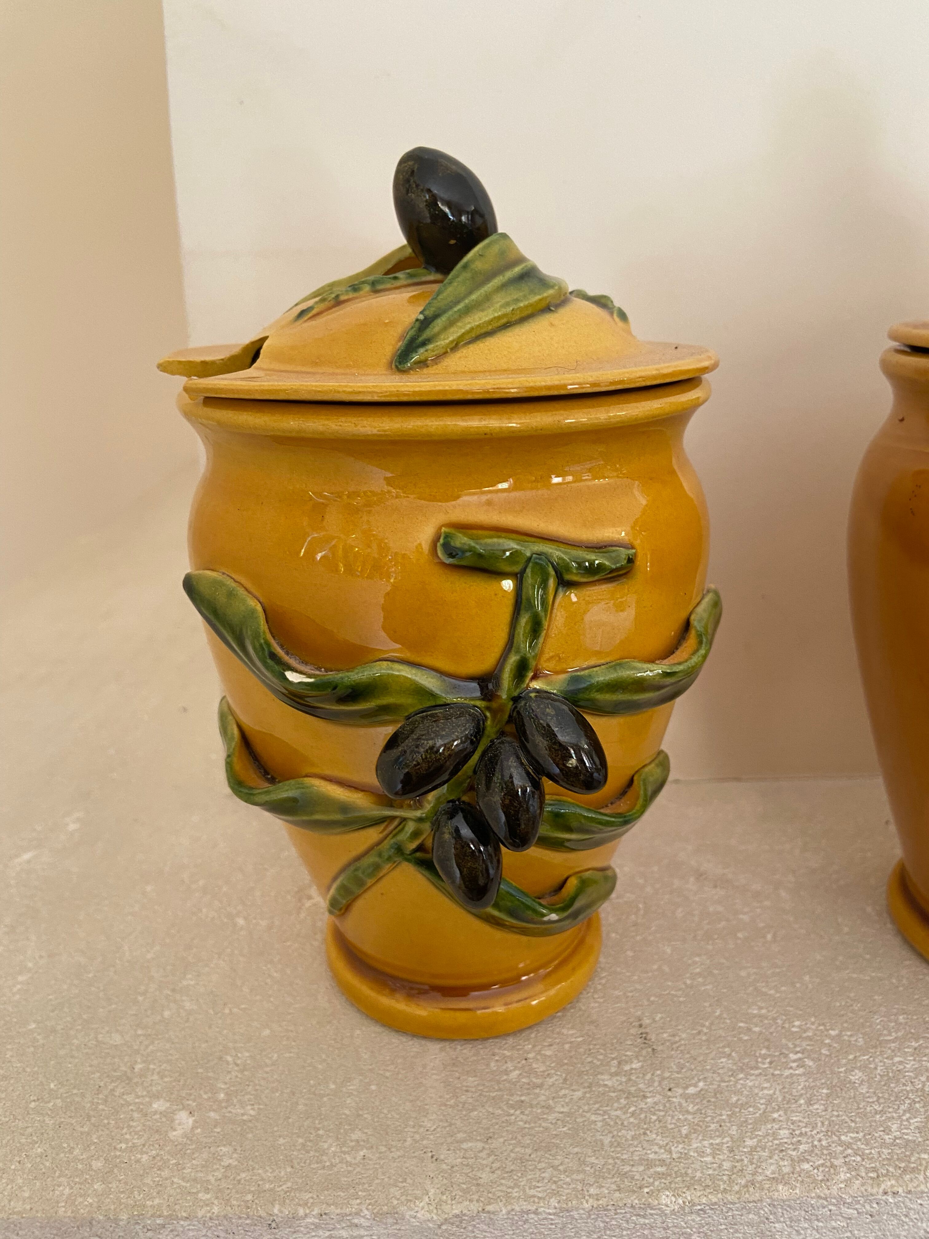 3 vintage kitchen pots
