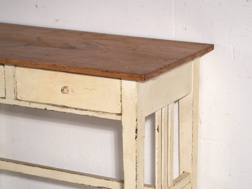 Table ancienne à deux tiroirs en pin – Europe centrale, vers 1910