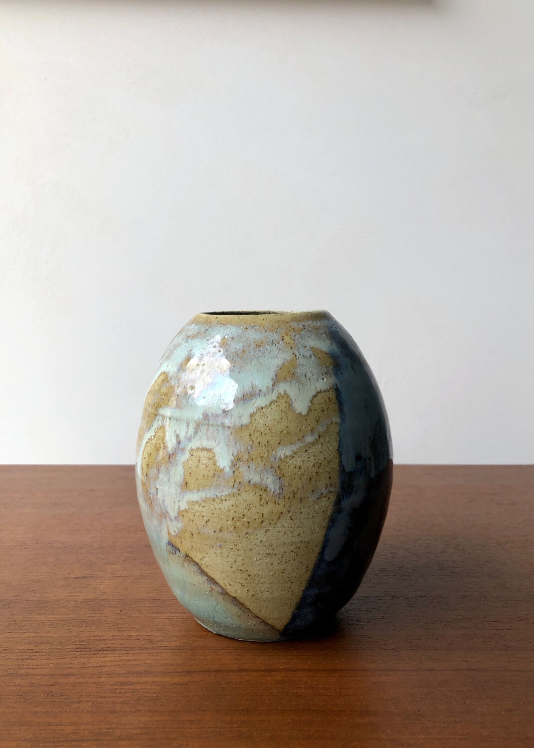Vase émail bleu et beige