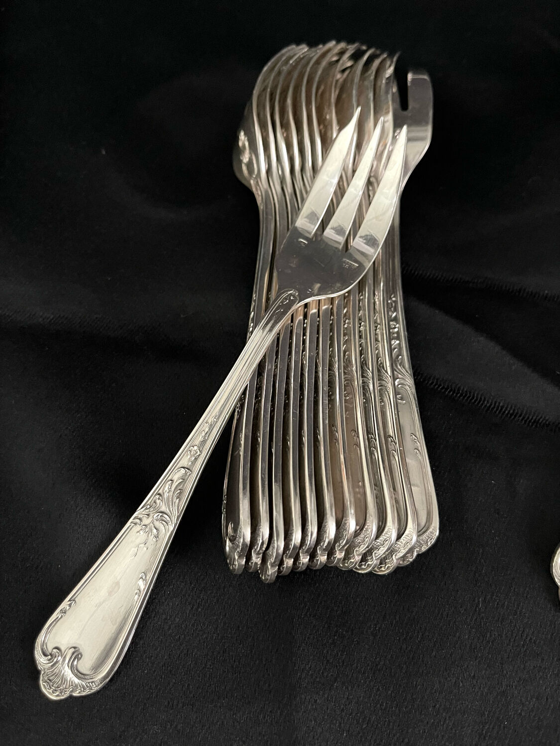 Ercuis cutlery set 131 pieces in metal Louis XV style, rocaille