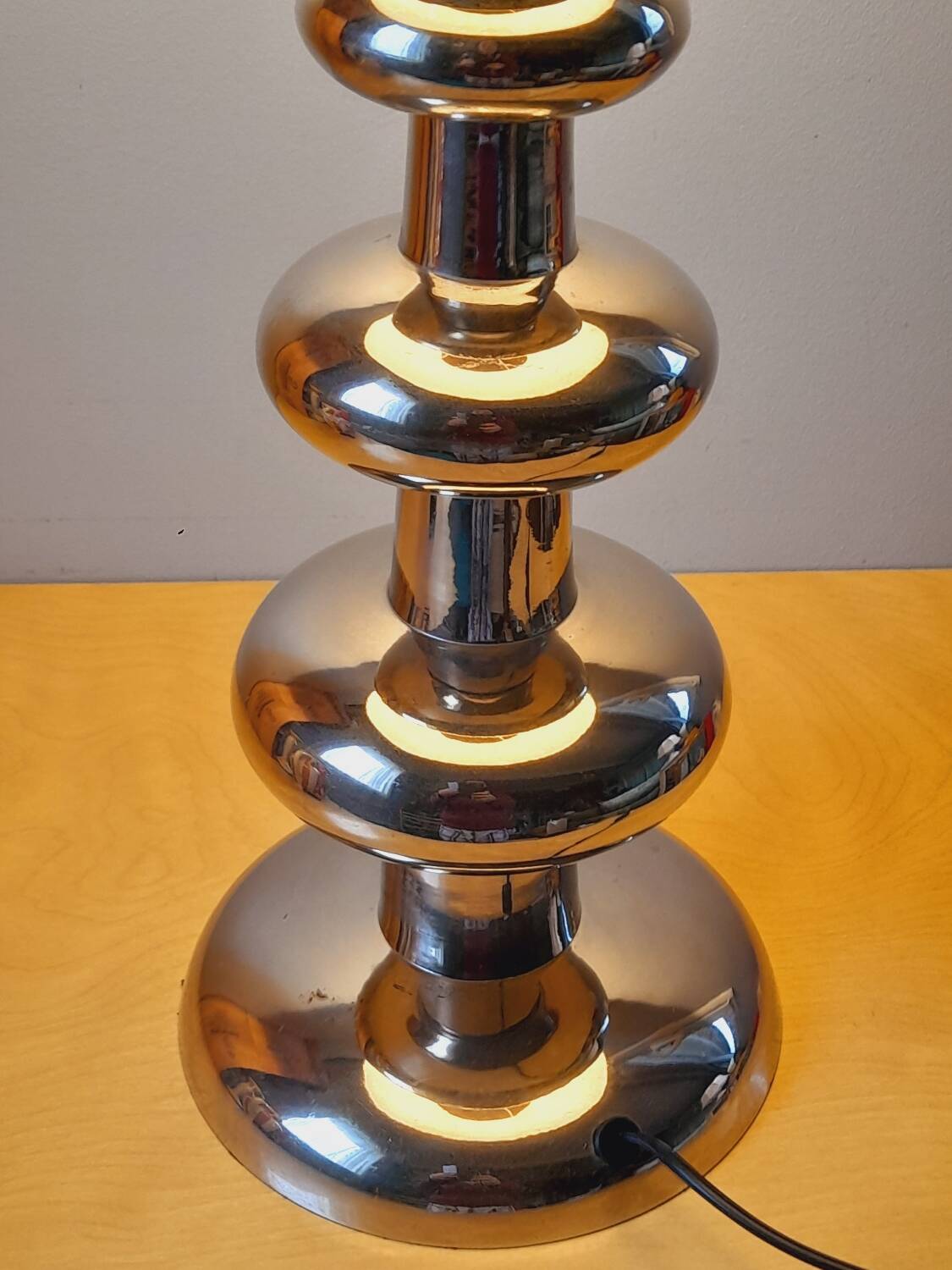 Space age lamp in chrome metal from the 1970s.