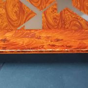 Deux plateaux en bois et verre