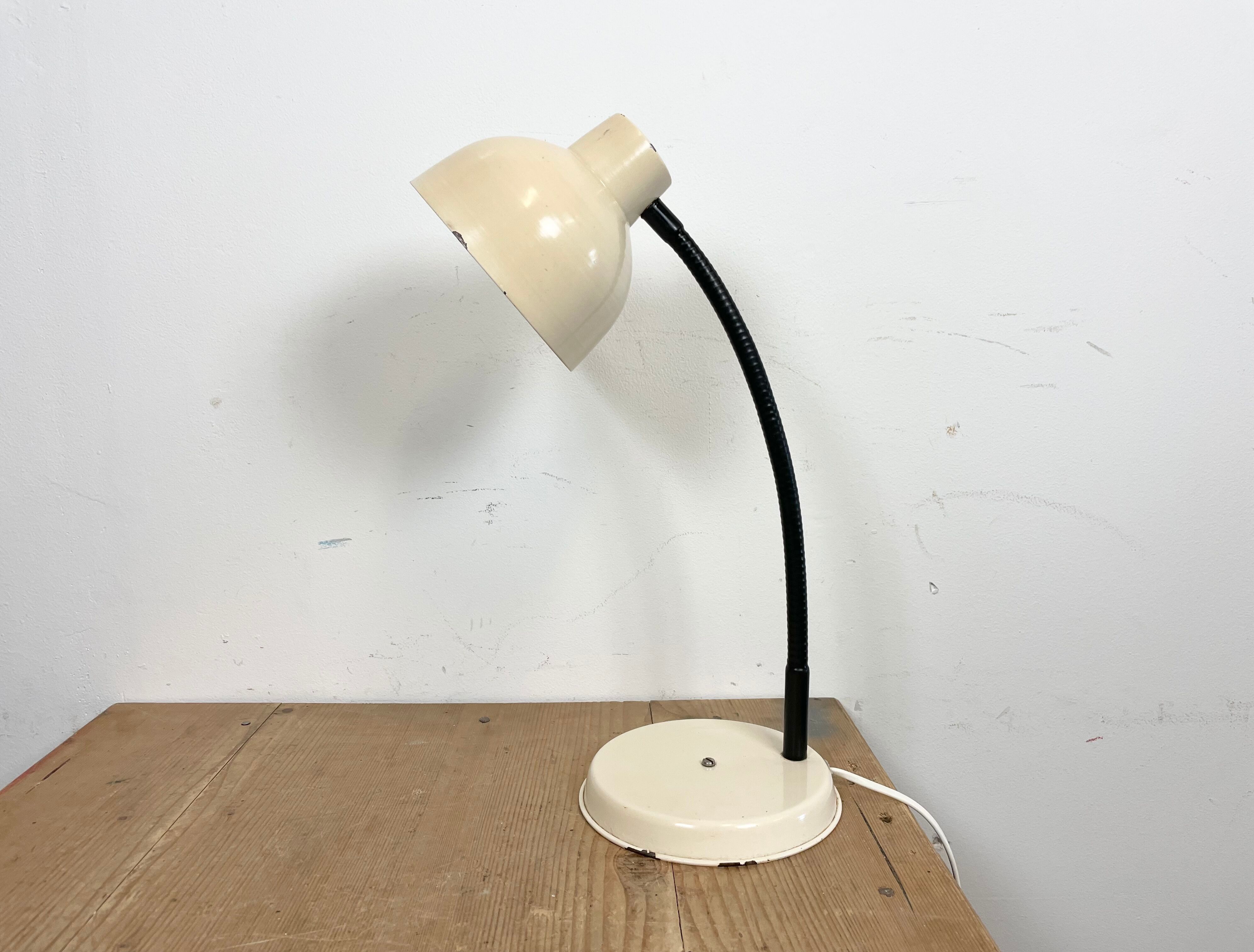 Beige industrial gooseneck table lamp, 1960s