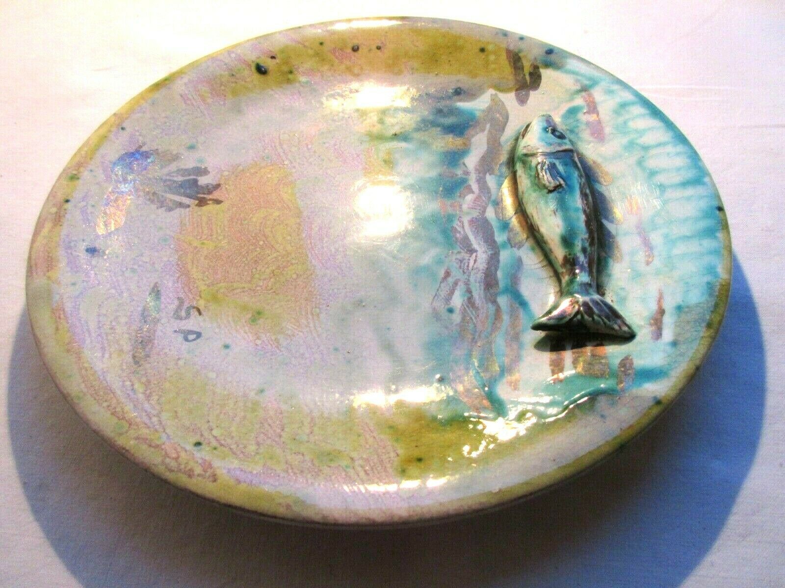 Dabbling plate with trompe l'oeil fish, signed sp,