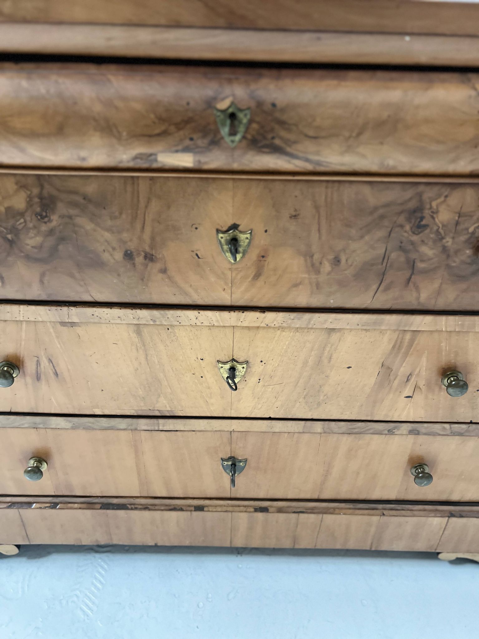 Louis Philippe chest of drawers in solid cherry wood, 19th century.
