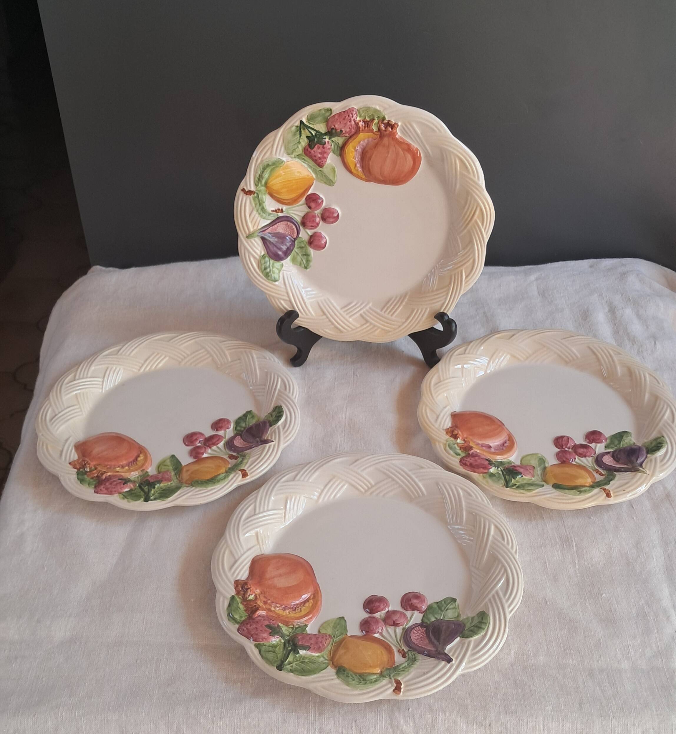 Assiettes à dessert en barbotine