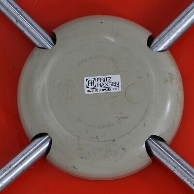 Arne Jacobsen set of 8 chairs "the Lily" model 3108