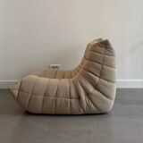 Chauffeuse Togo en velours Cotelet beige par Michel Ducaroy