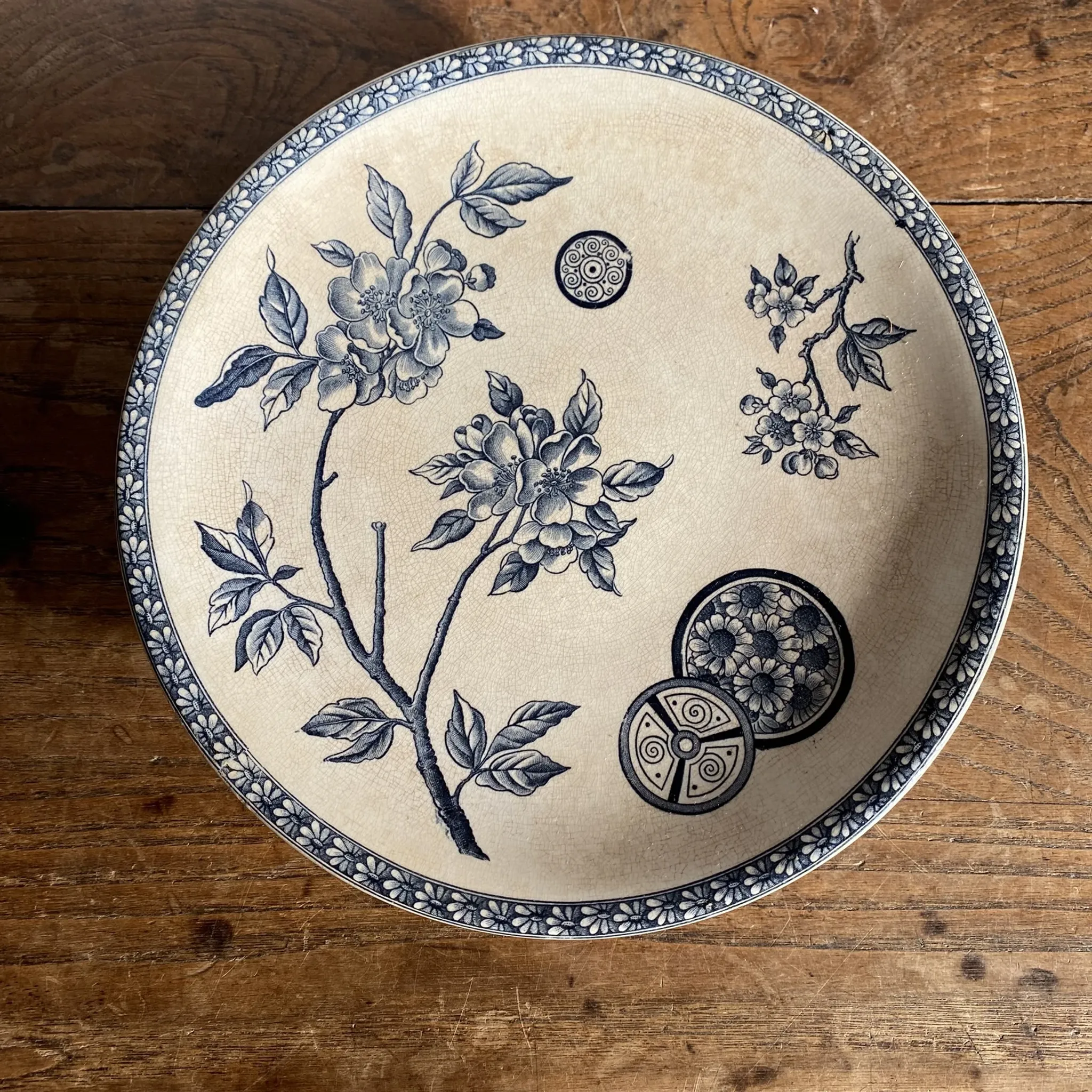 Ironstone cake dish "Marguerite" Large deposit