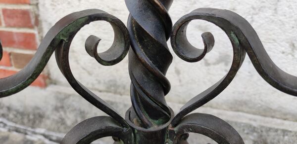 Lampadaire tripode en fer forgé