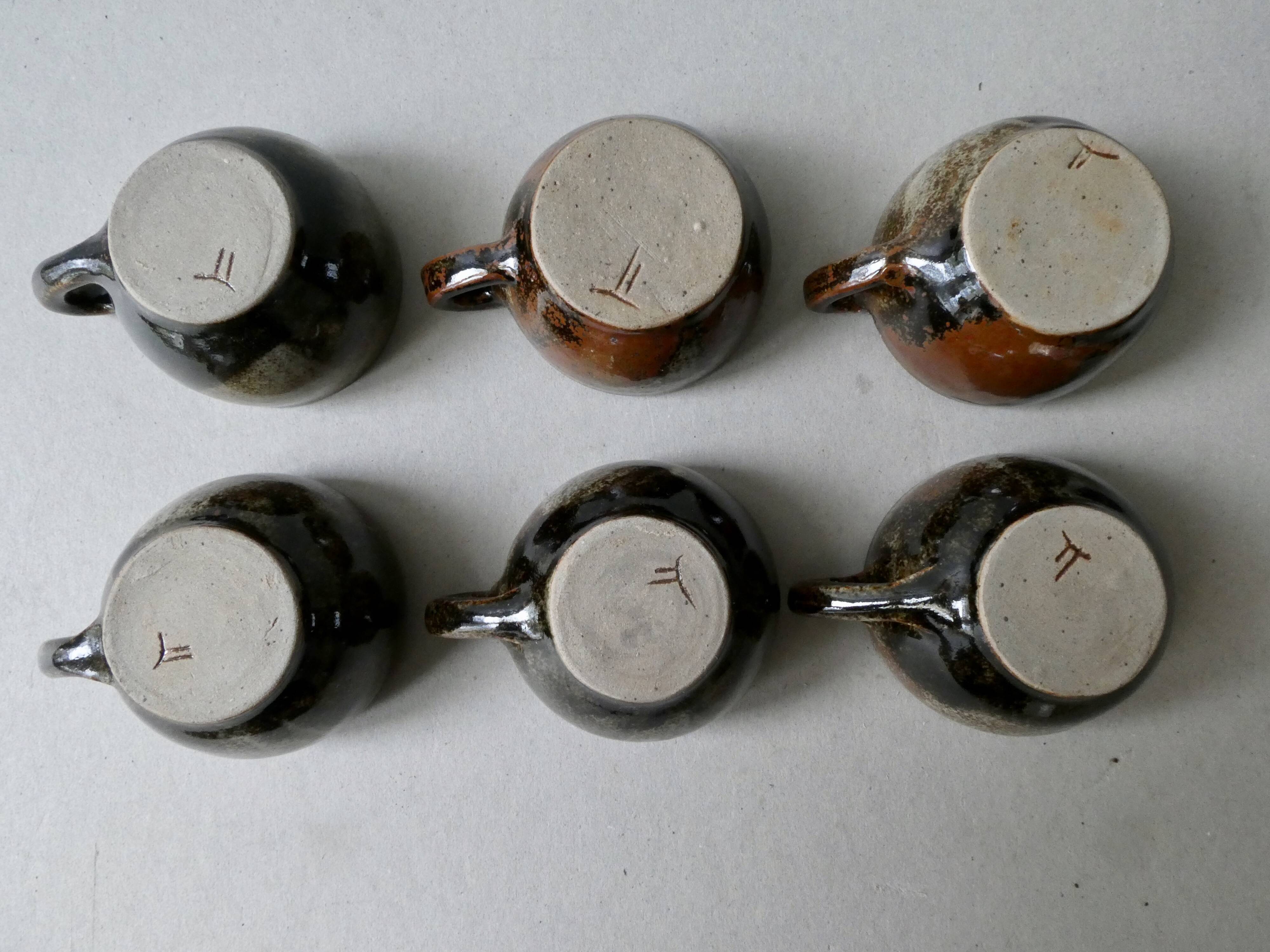 6 cups, 1 sugar bowl and 1 milk pot, made of sandstone by Isabelle Roger and Pierre Bernier