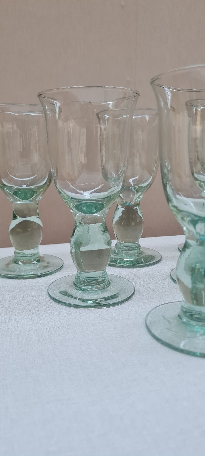 Service of 6 blown glass stemmed glasses