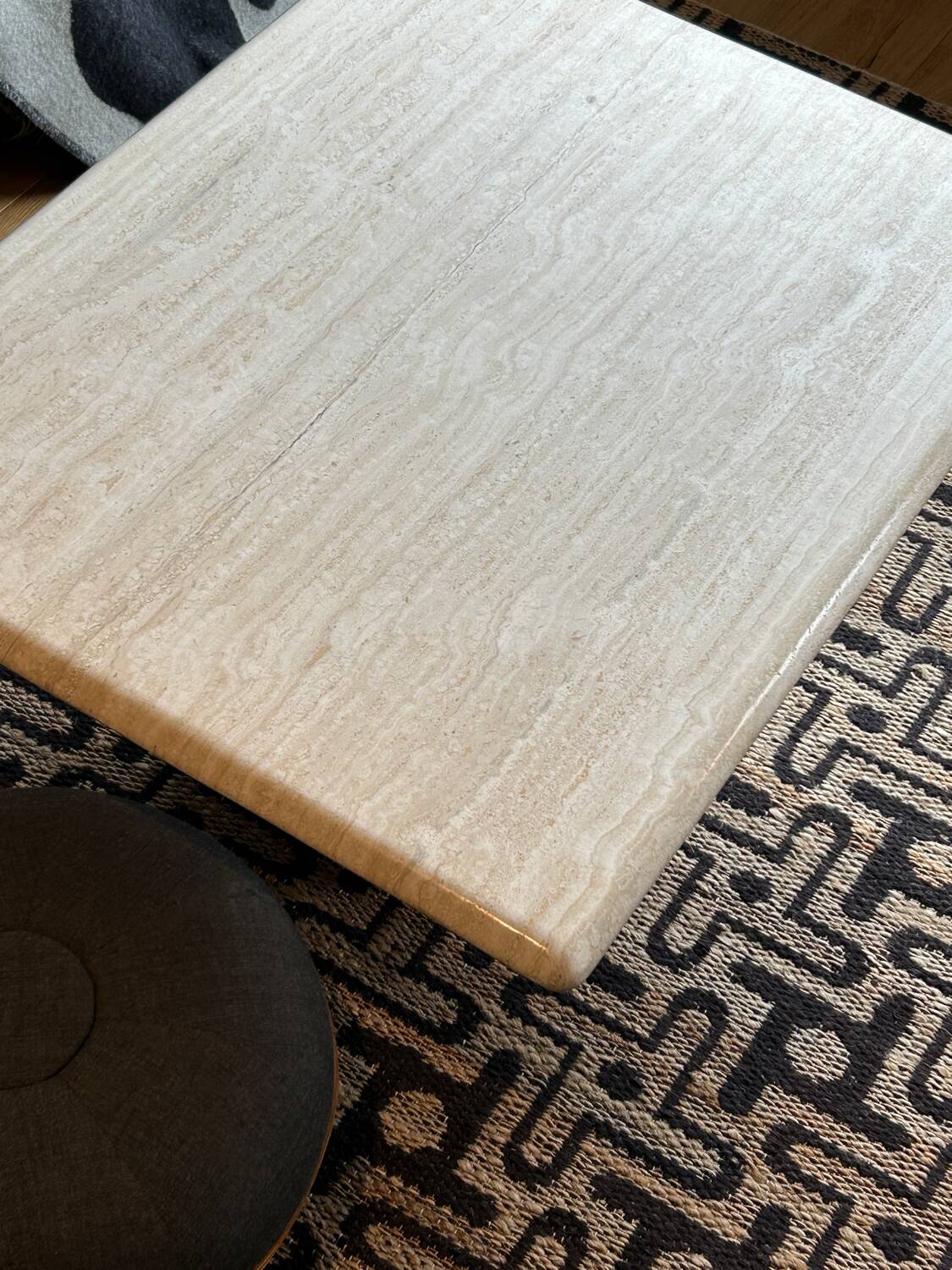 Table basse italienne en travertin du milieu du siècle