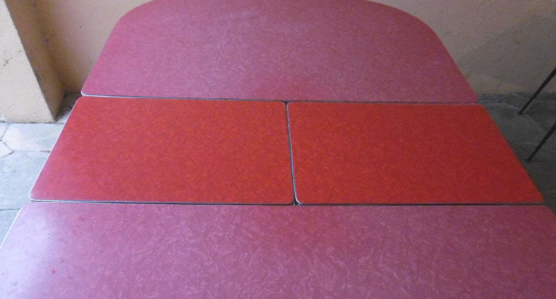 Vintage table of the 60s in red formica and chrome legs