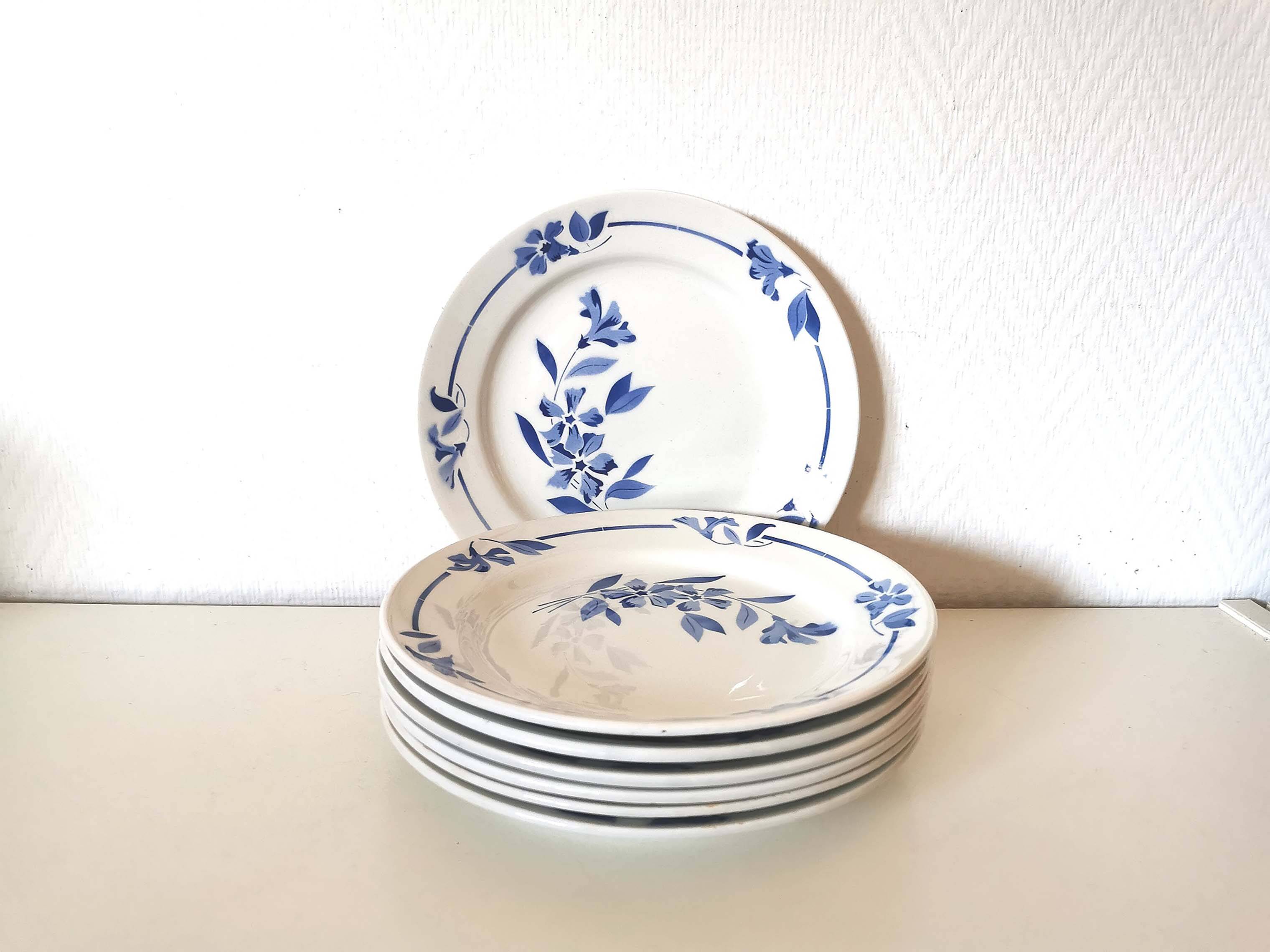 set of 7 Creil and Montereau flat plates,