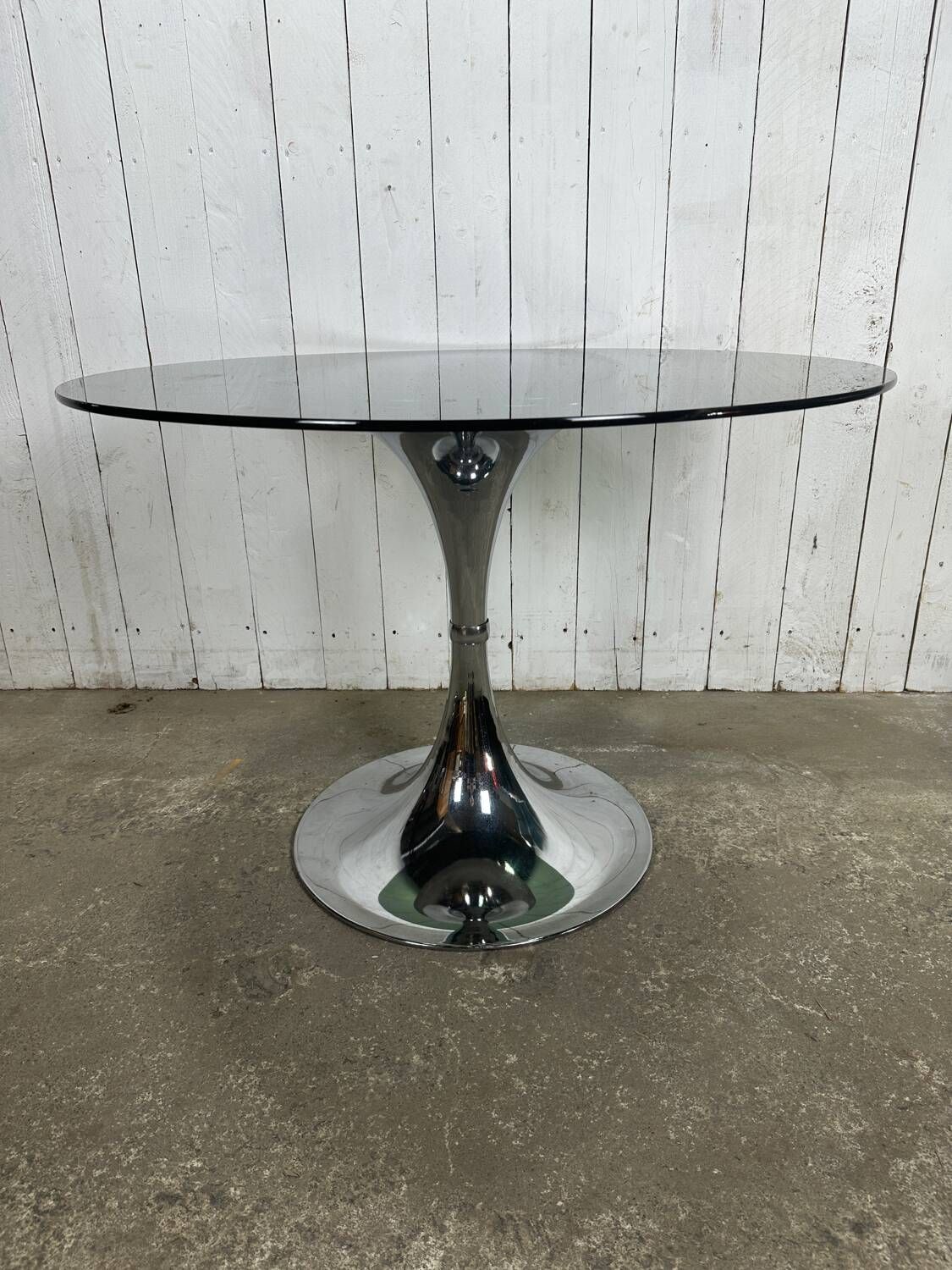 Tulip foot table with smoked glass top attributed to Gastone Rinaldi