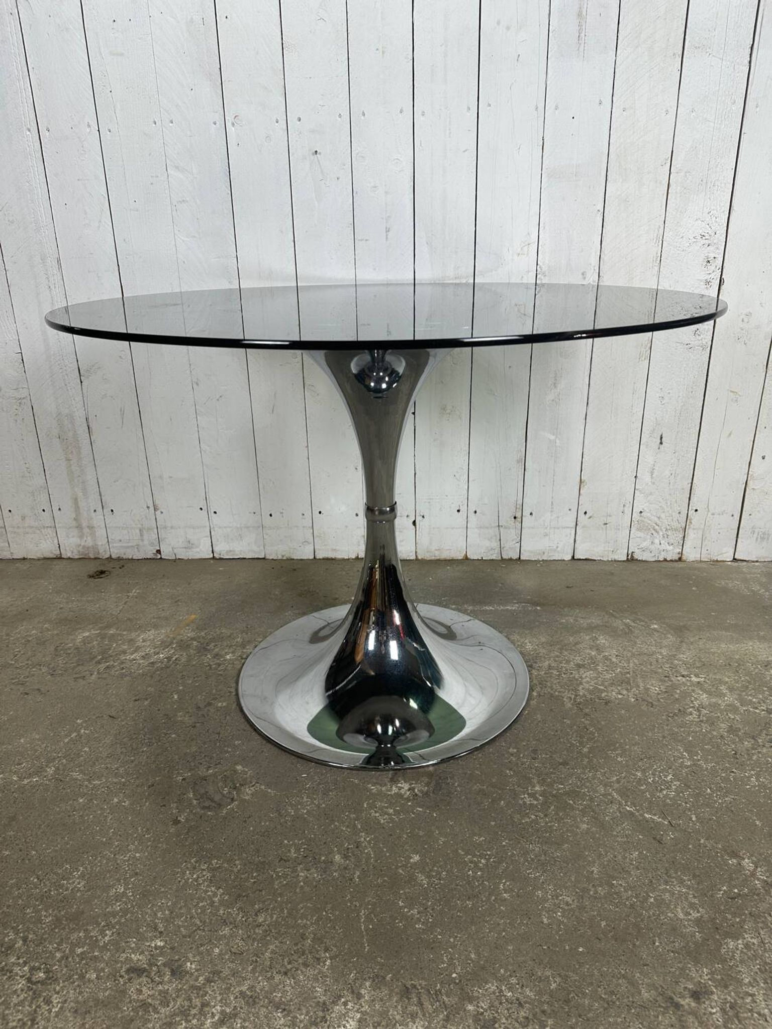 Table pied tulipe plateau verre fumé attribué à Gastone Rinaldi