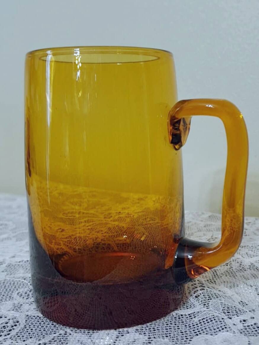 4 amber glass cups