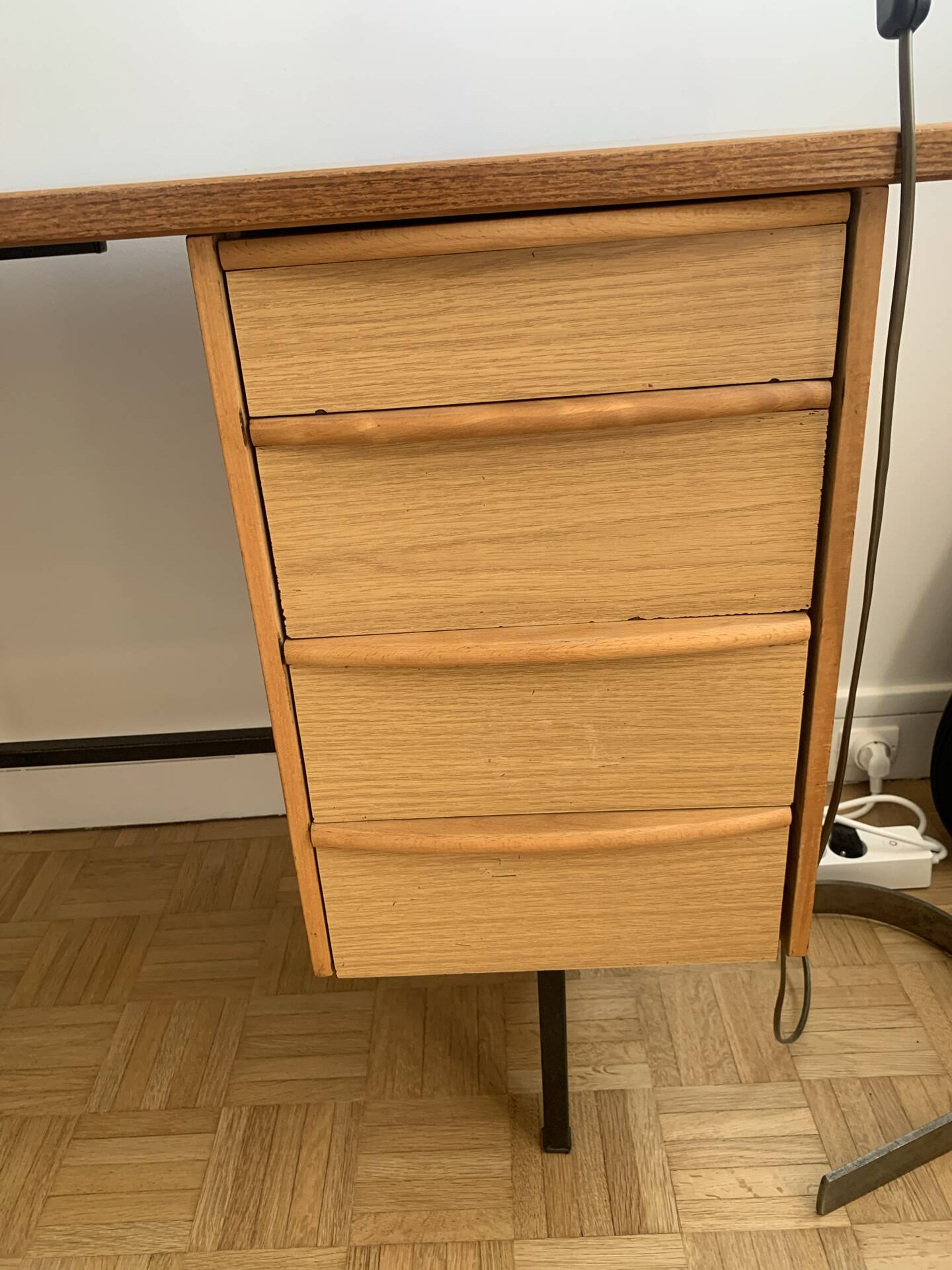 Bureau vintage moderniste