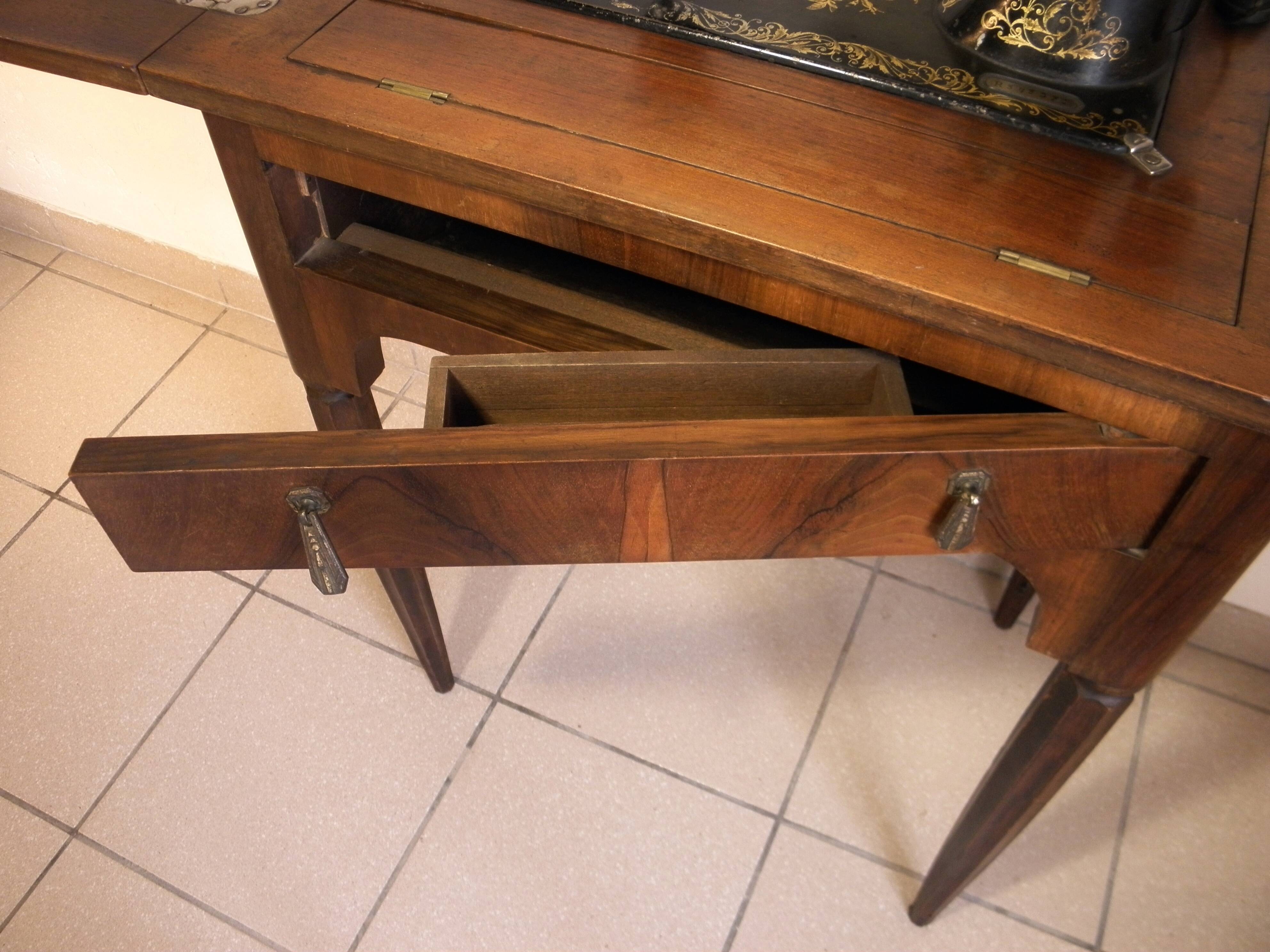 Meuble console Art Déco de machine Singer
