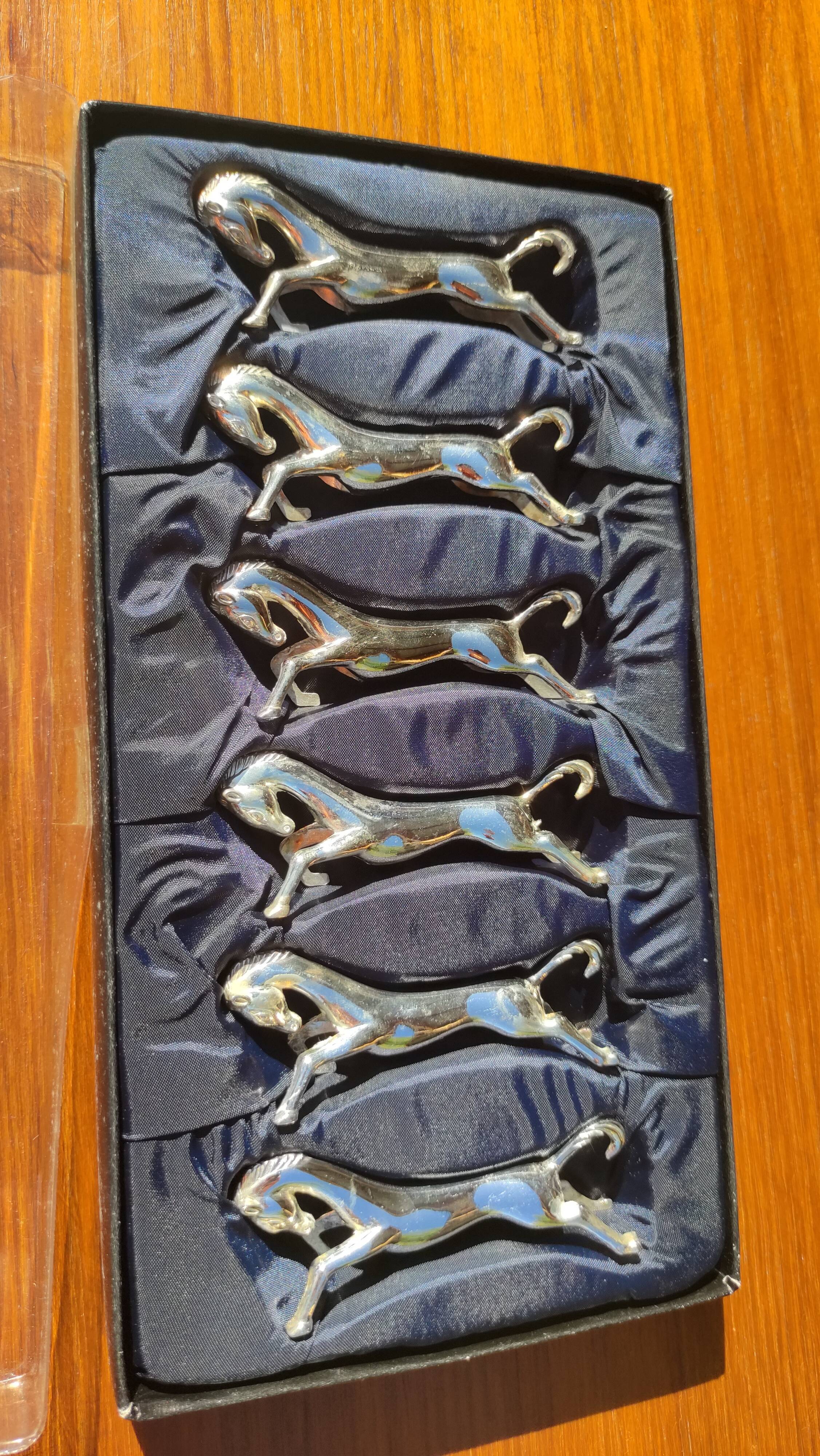 Vintage knife holder in original box