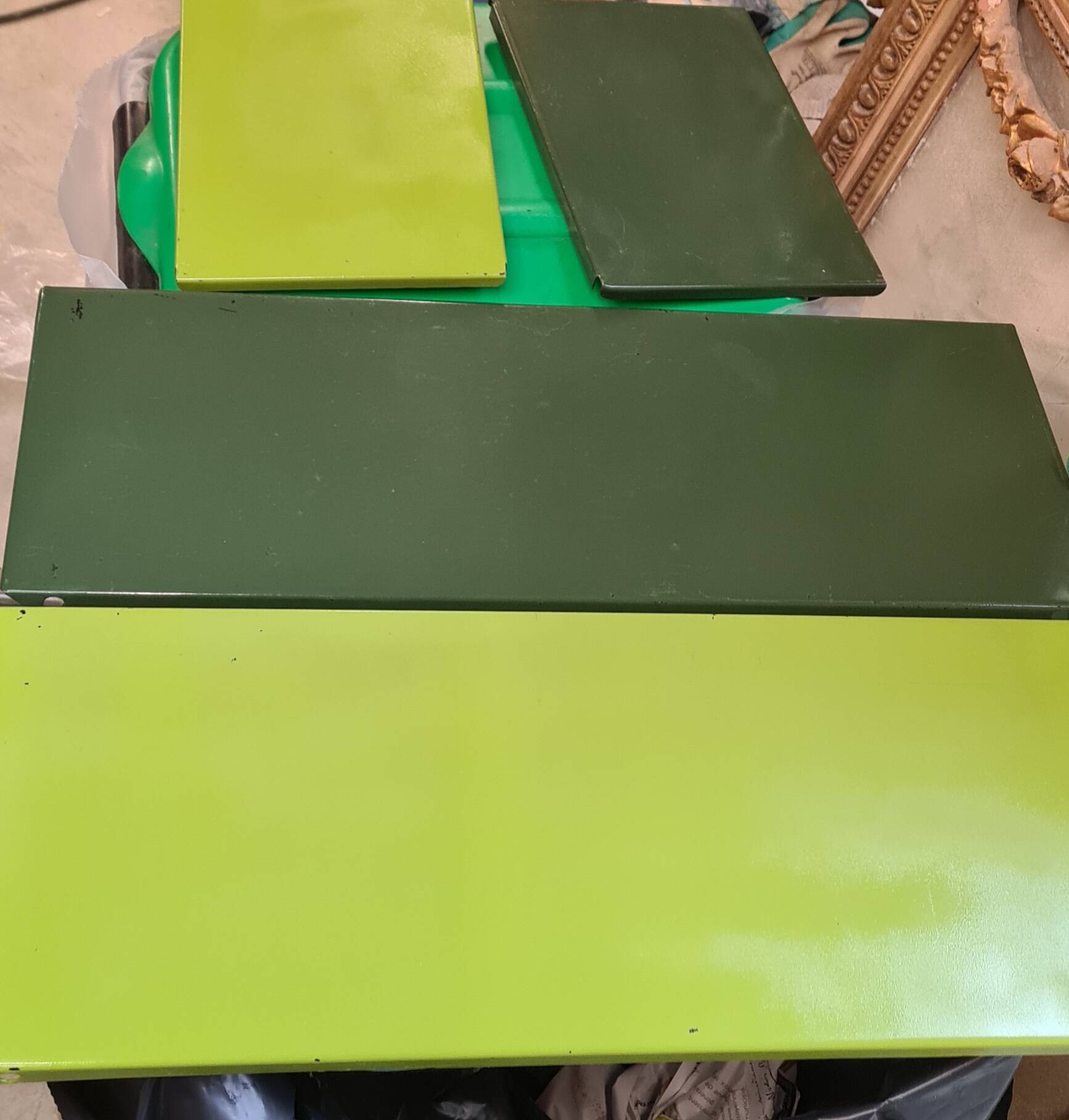 Scandinavian apple green and English green shelf h70x70x23cm