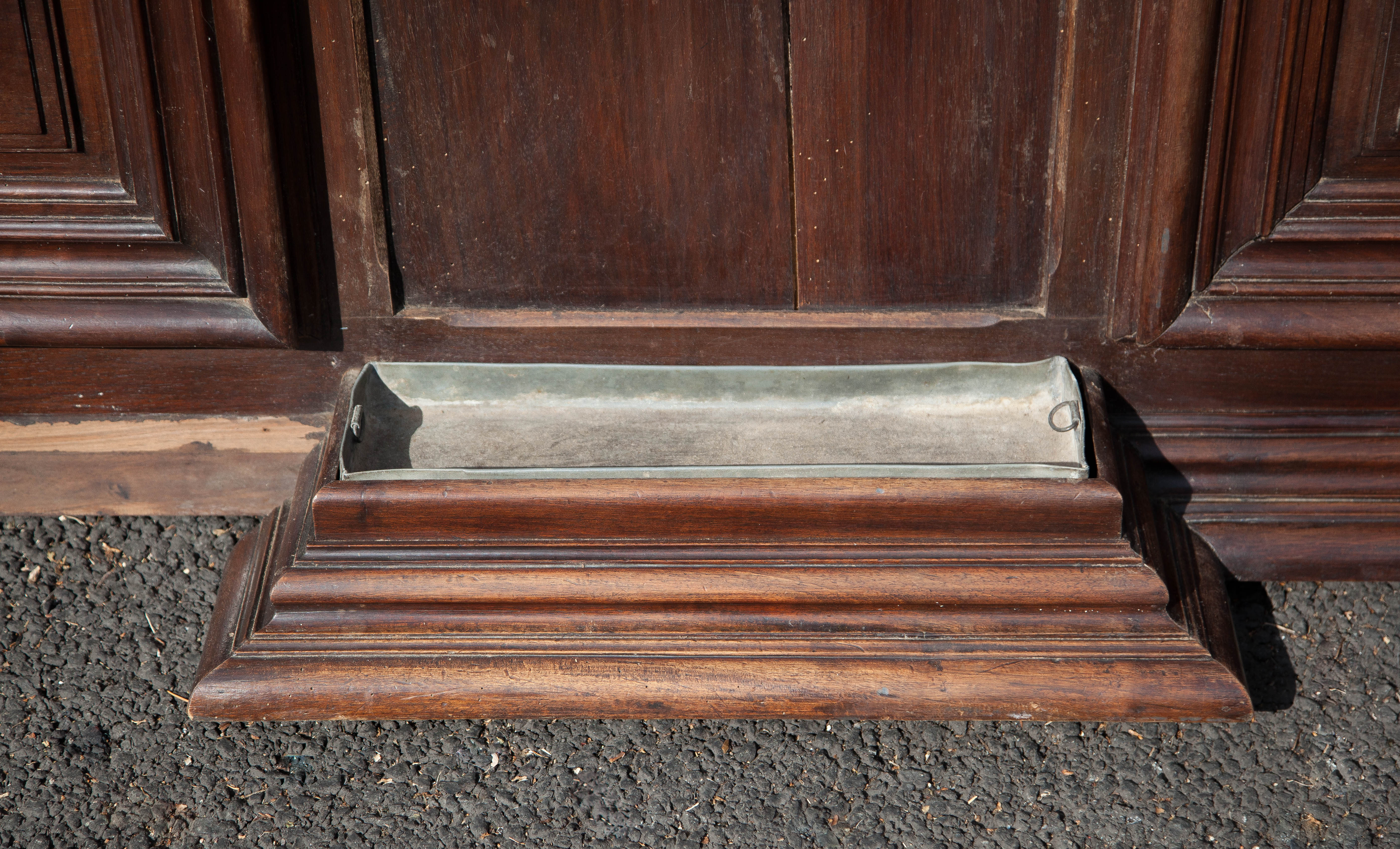 Grand vestiaire porte-manteau en bois 2 portes ancien