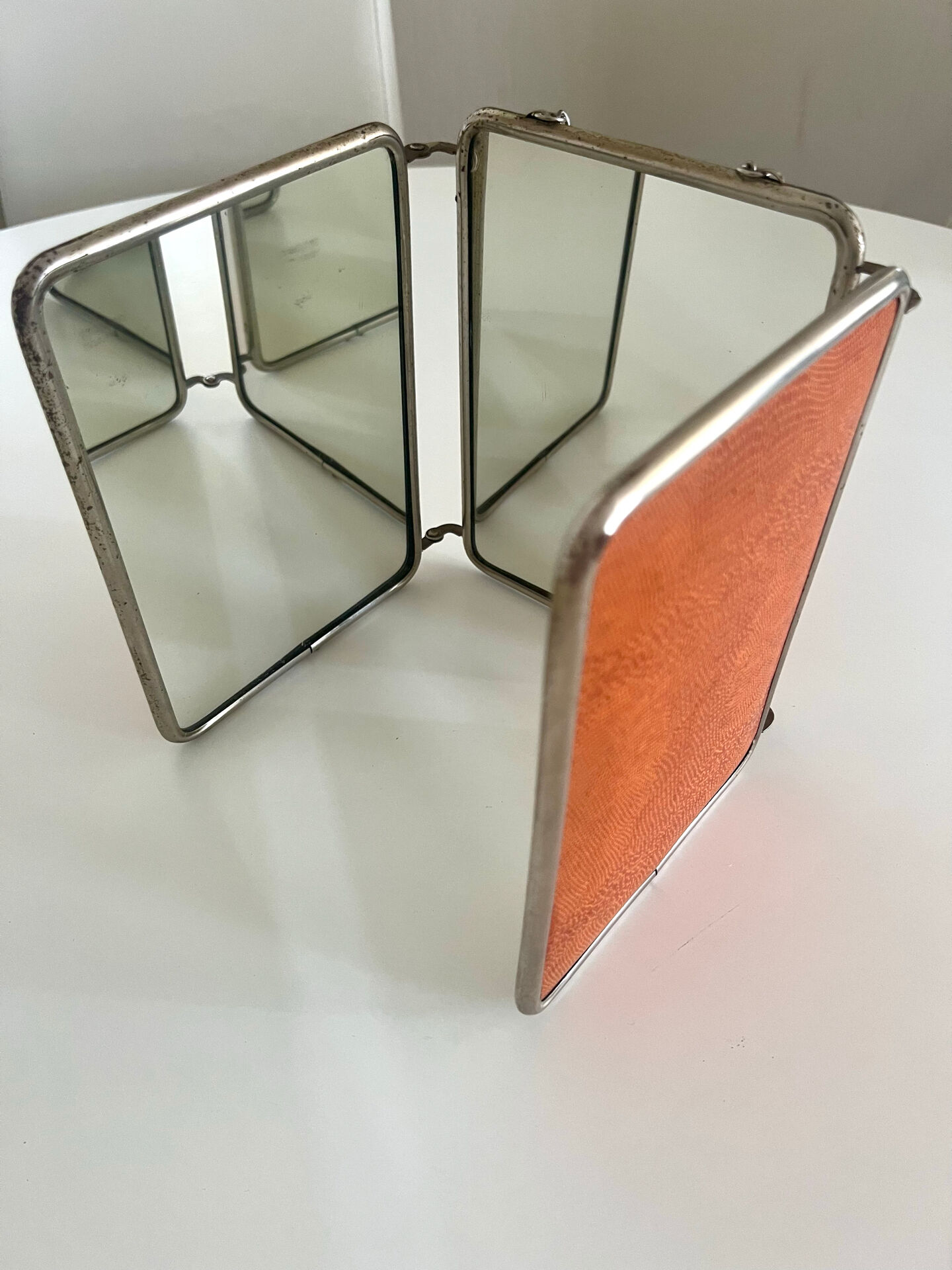 Antique Art Deco triptych barber mirror from the 1920s/30s – leather covering o