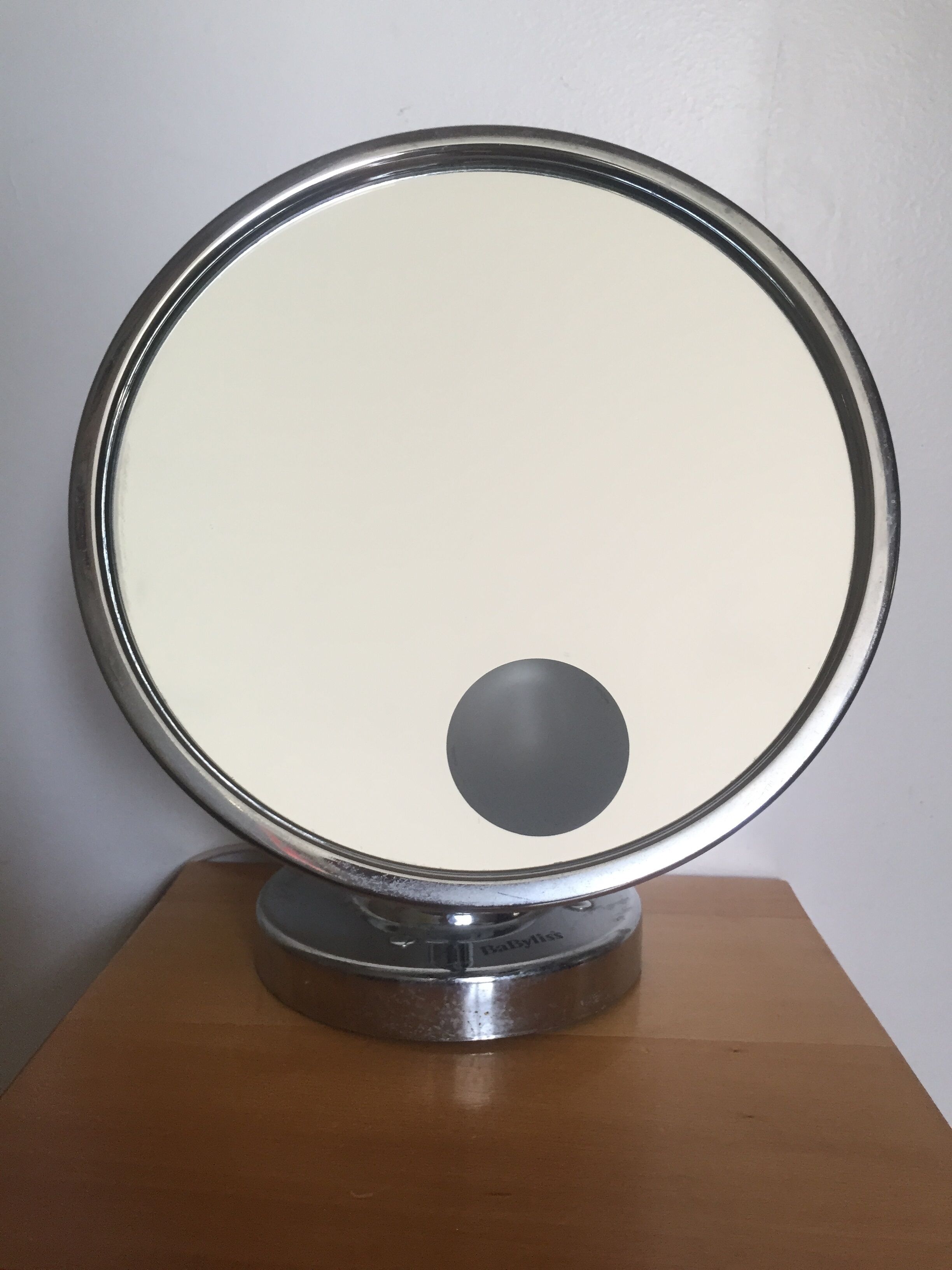 Magnifying mirror 25x40cm