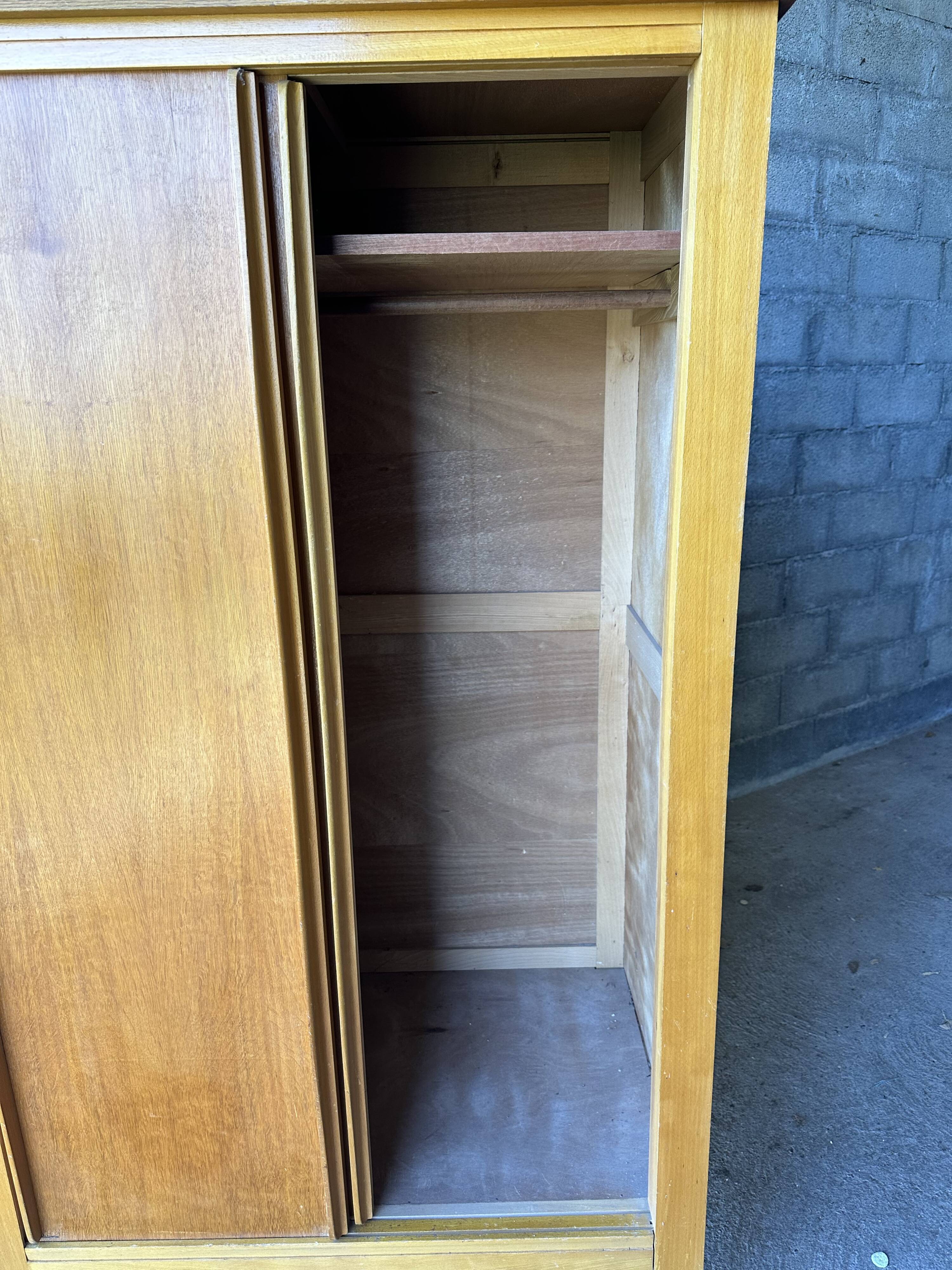 Wardrobe foot compass