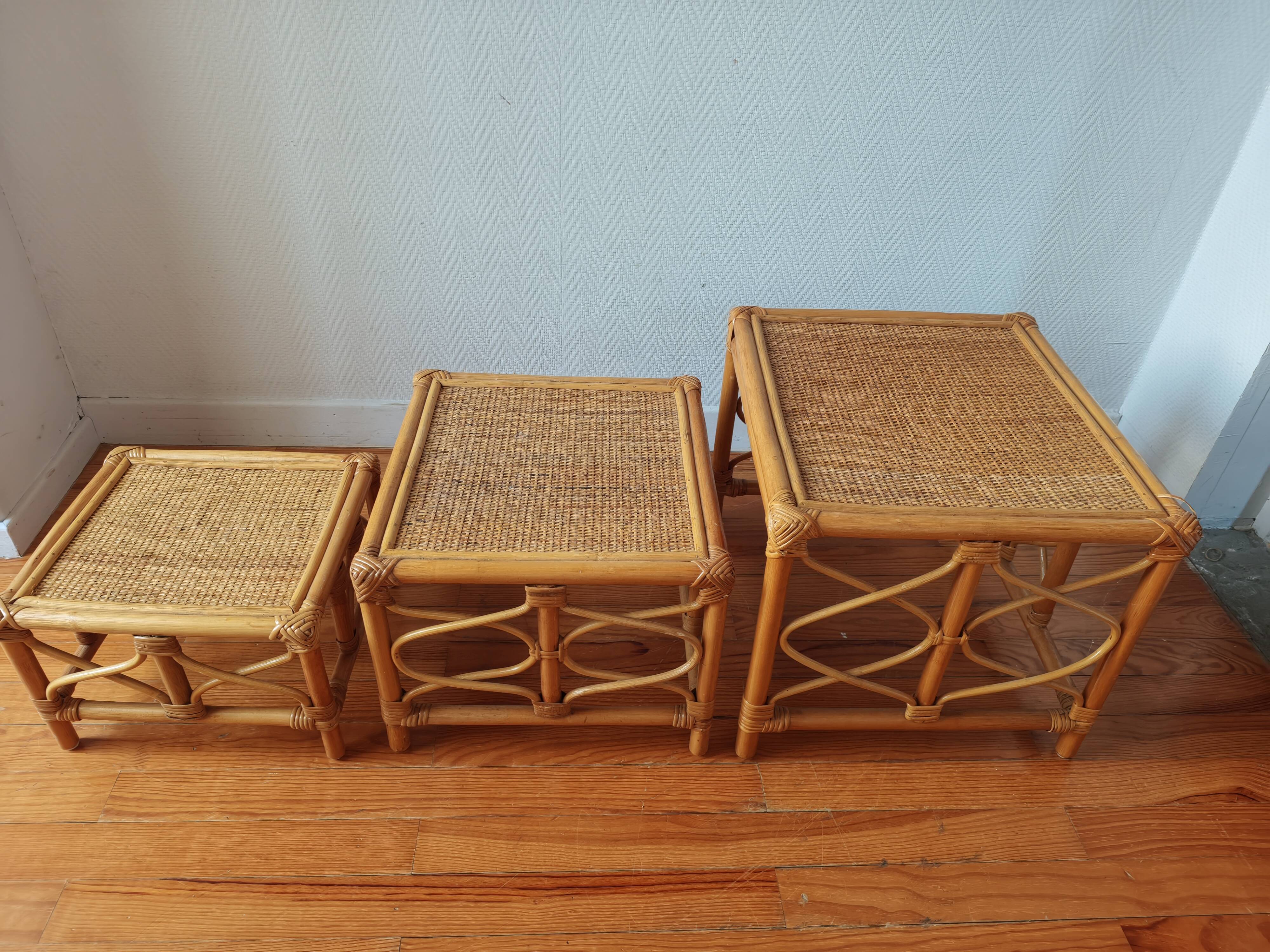 Tables gigognes en rotin et cannage – Esprit Riviera – Vers 1970/80