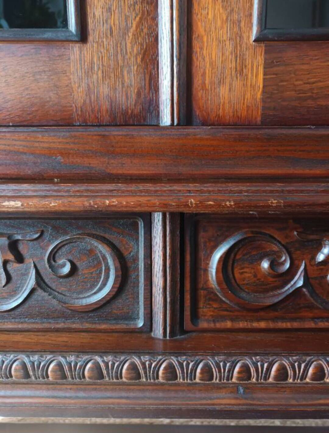 Oak display cabinet from the 20th century.