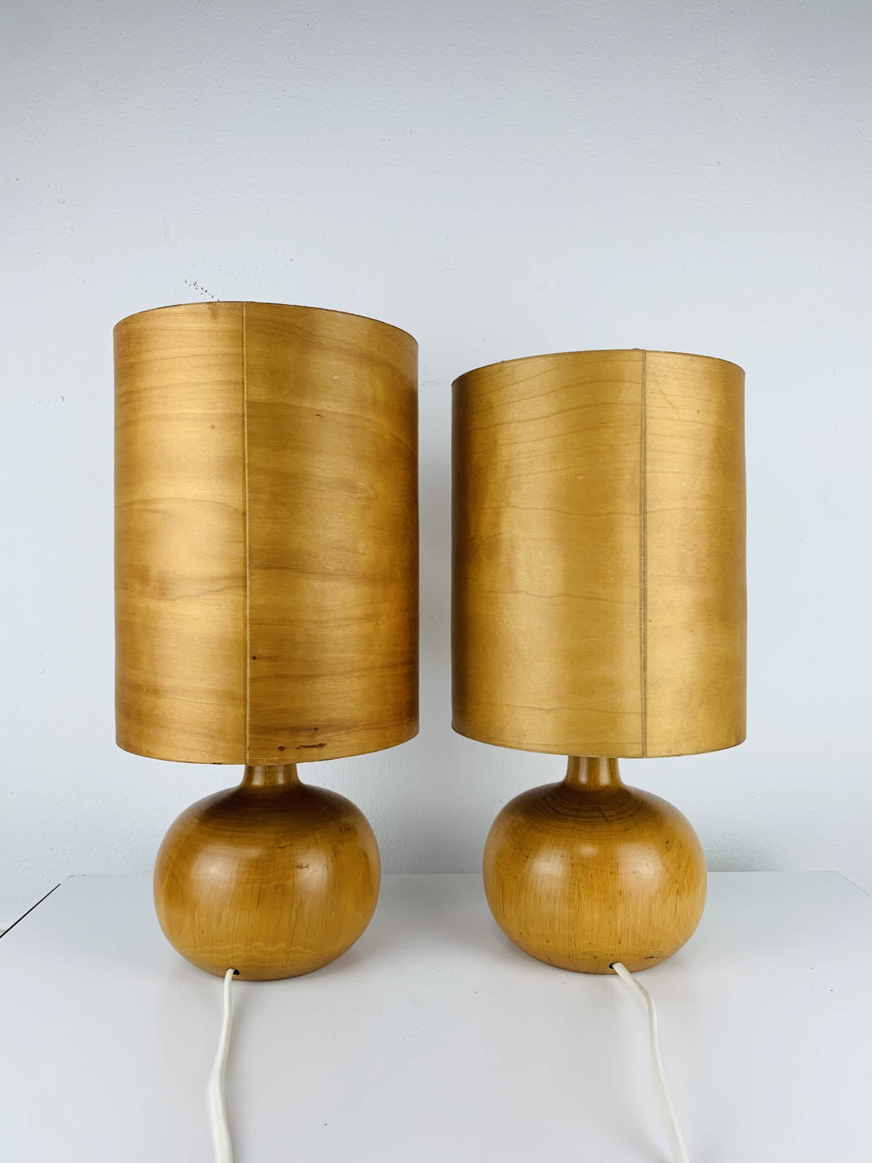 Paire de lampes boule en bois de style scandinave, années 60