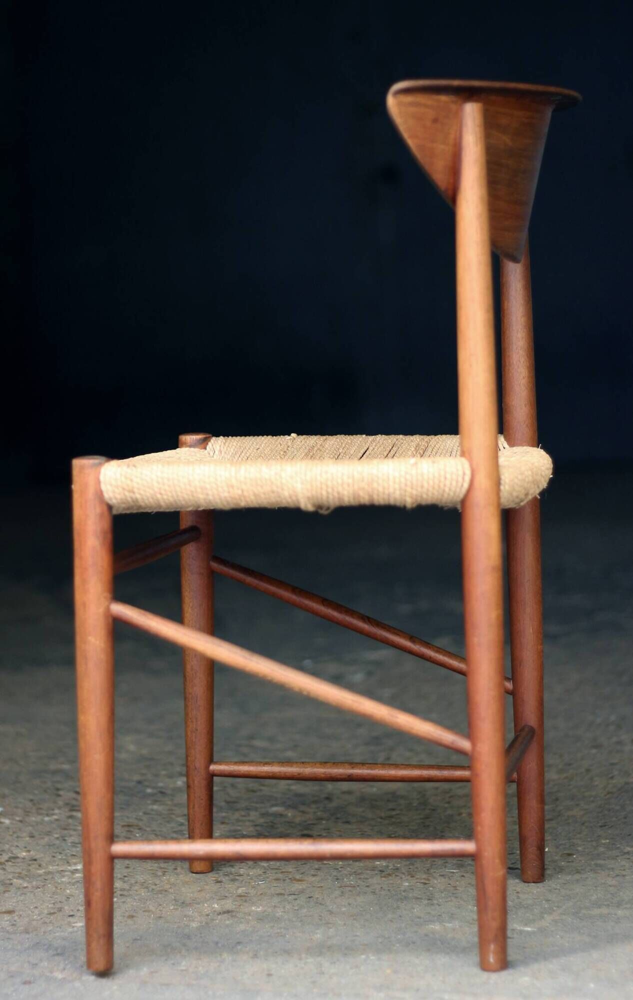 Succession LACOSTE : chaise scandinave par Peter Hvidt (1950s)